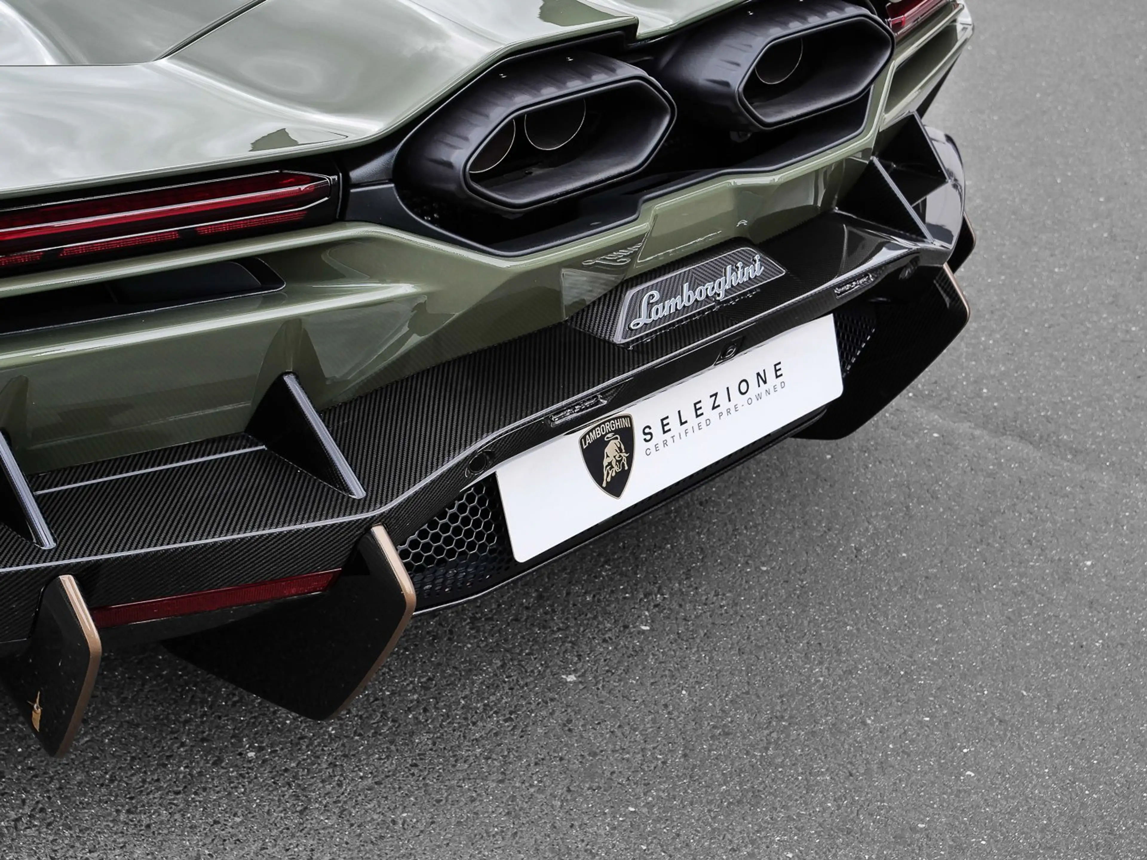 Lamborghini Revuelto Verde Turbine Lucido, XPEL, Sport Seats — photo 12