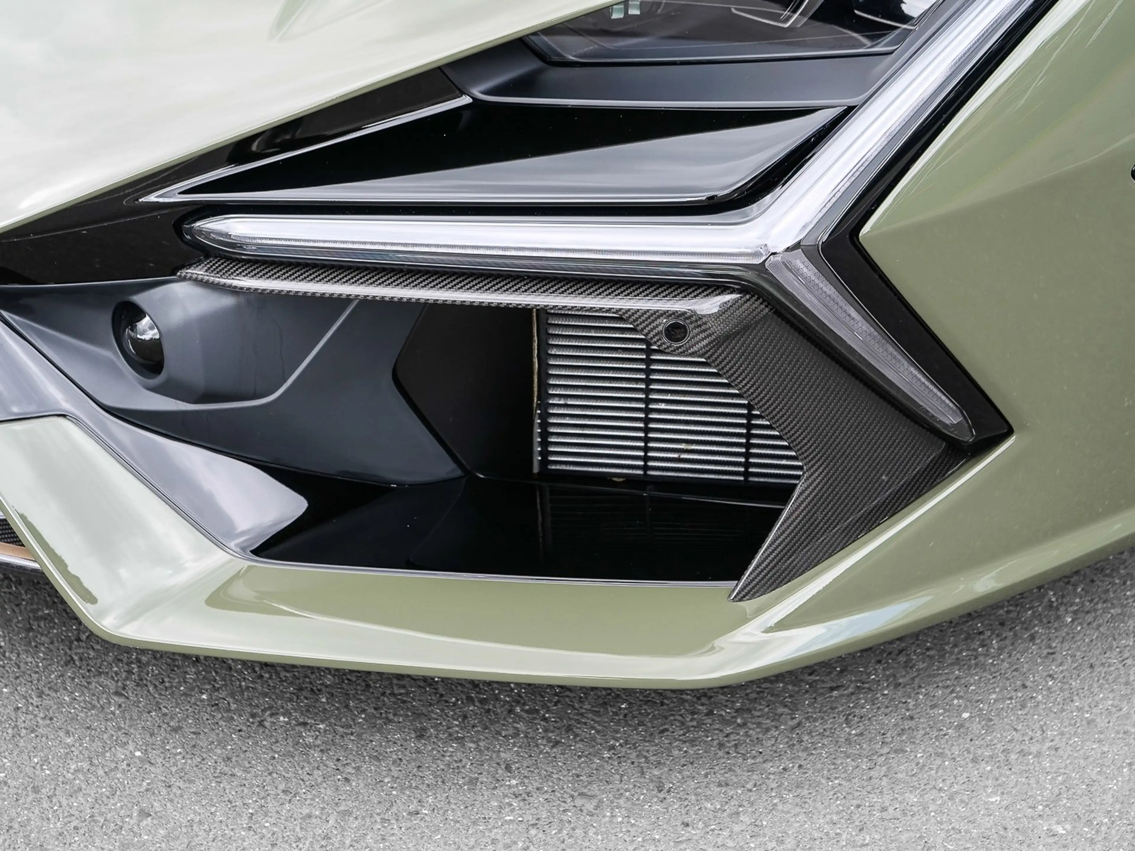 Lamborghini Revuelto Verde Turbine Lucido, XPEL, Sport Seats — photo 14