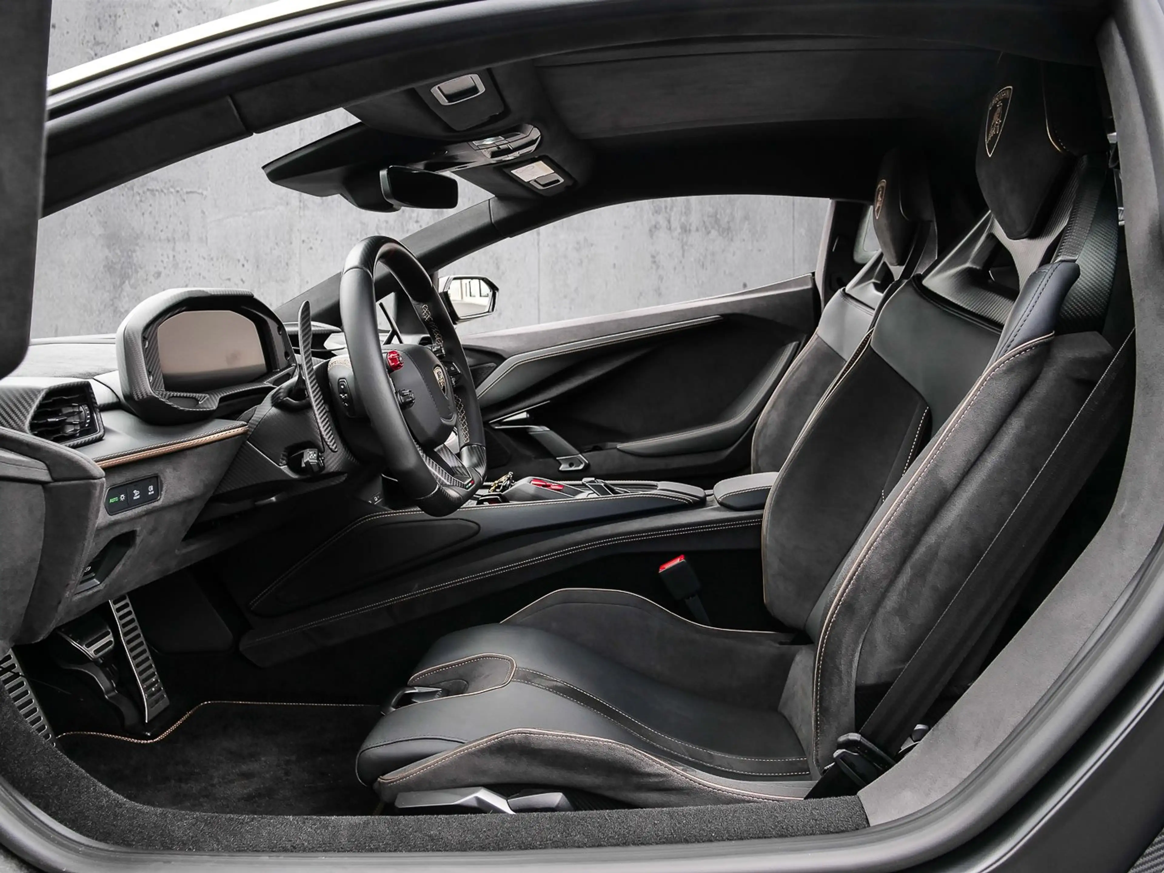 Lamborghini Revuelto Verde Turbine Lucido, XPEL, Sport Seats — photo 10