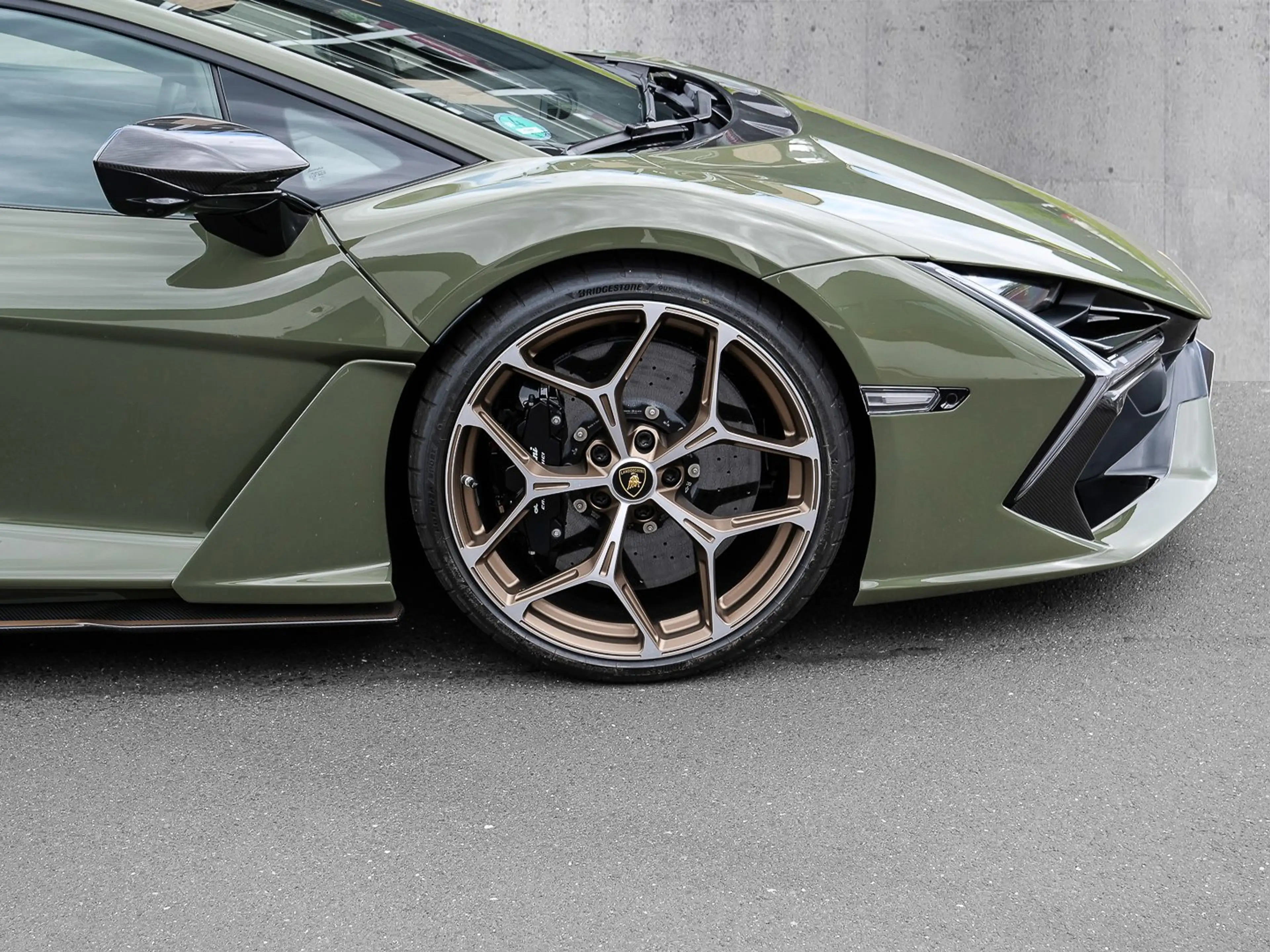 Lamborghini Revuelto Verde Turbine Lucido, XPEL, Sport Seats — photo 6