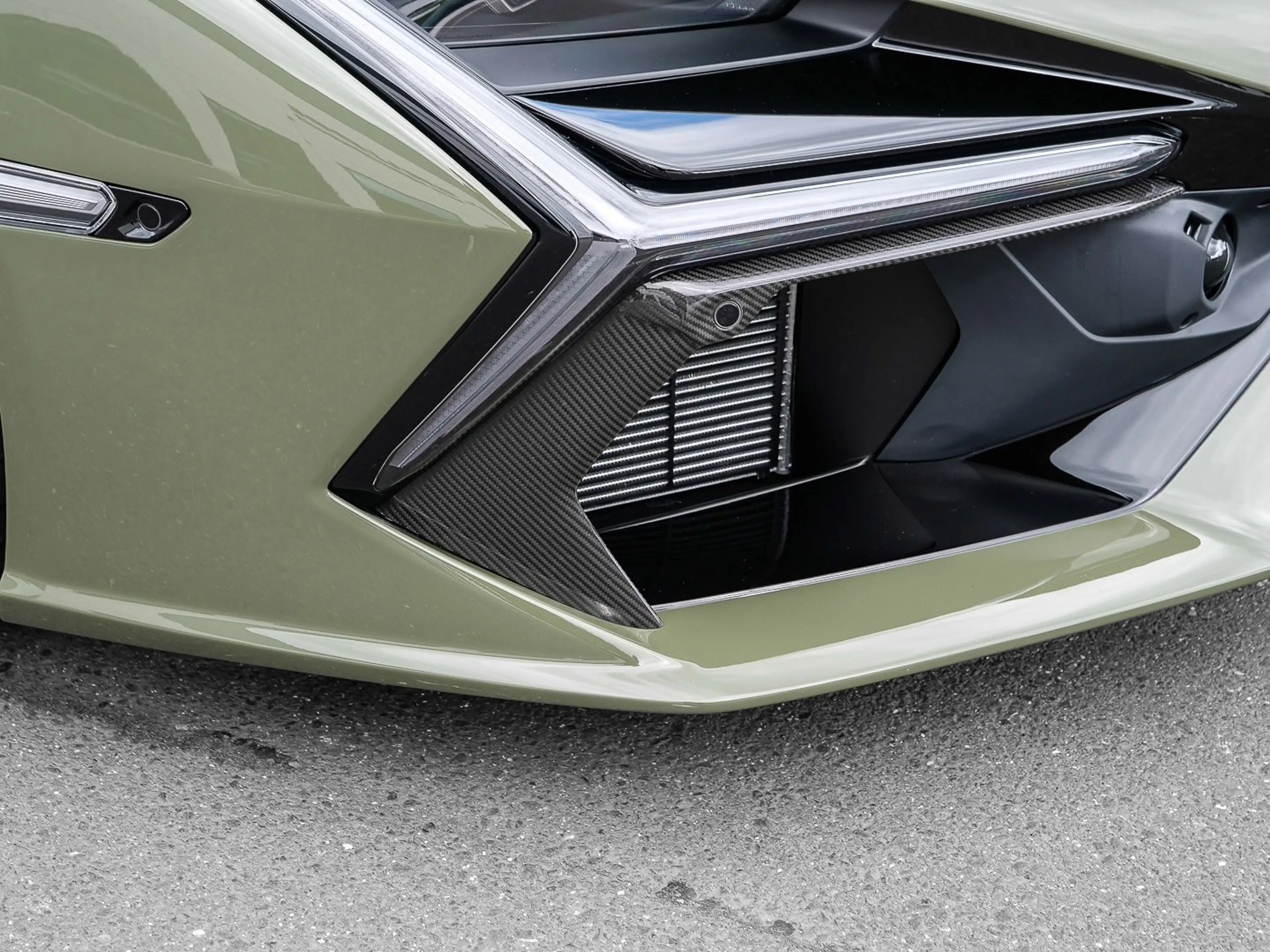 Lamborghini Revuelto Verde Turbine Lucido, XPEL, Sport Seats — photo 11
