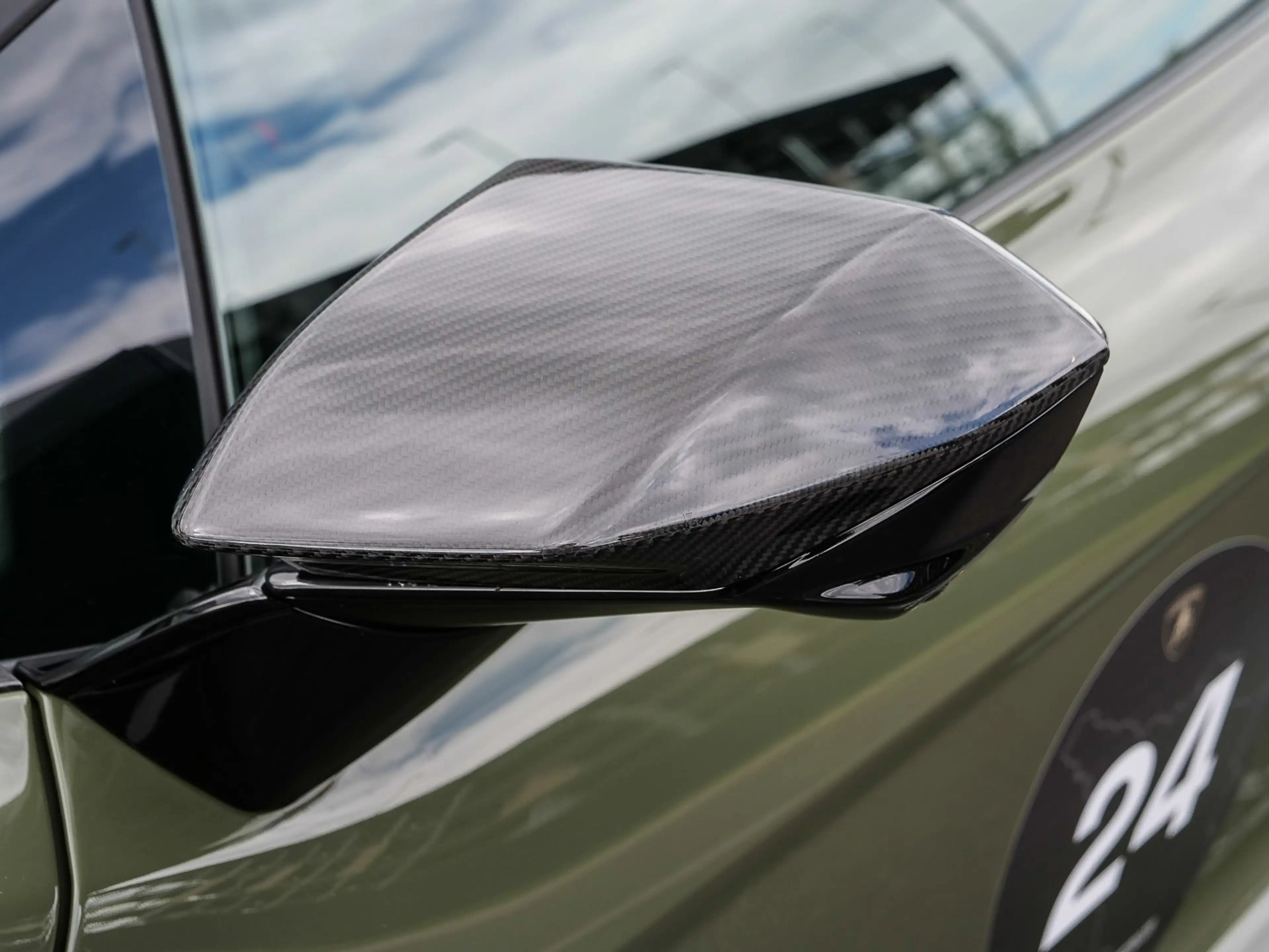 Lamborghini Revuelto Verde Turbine Lucido, XPEL, Sport Seats — photo 13