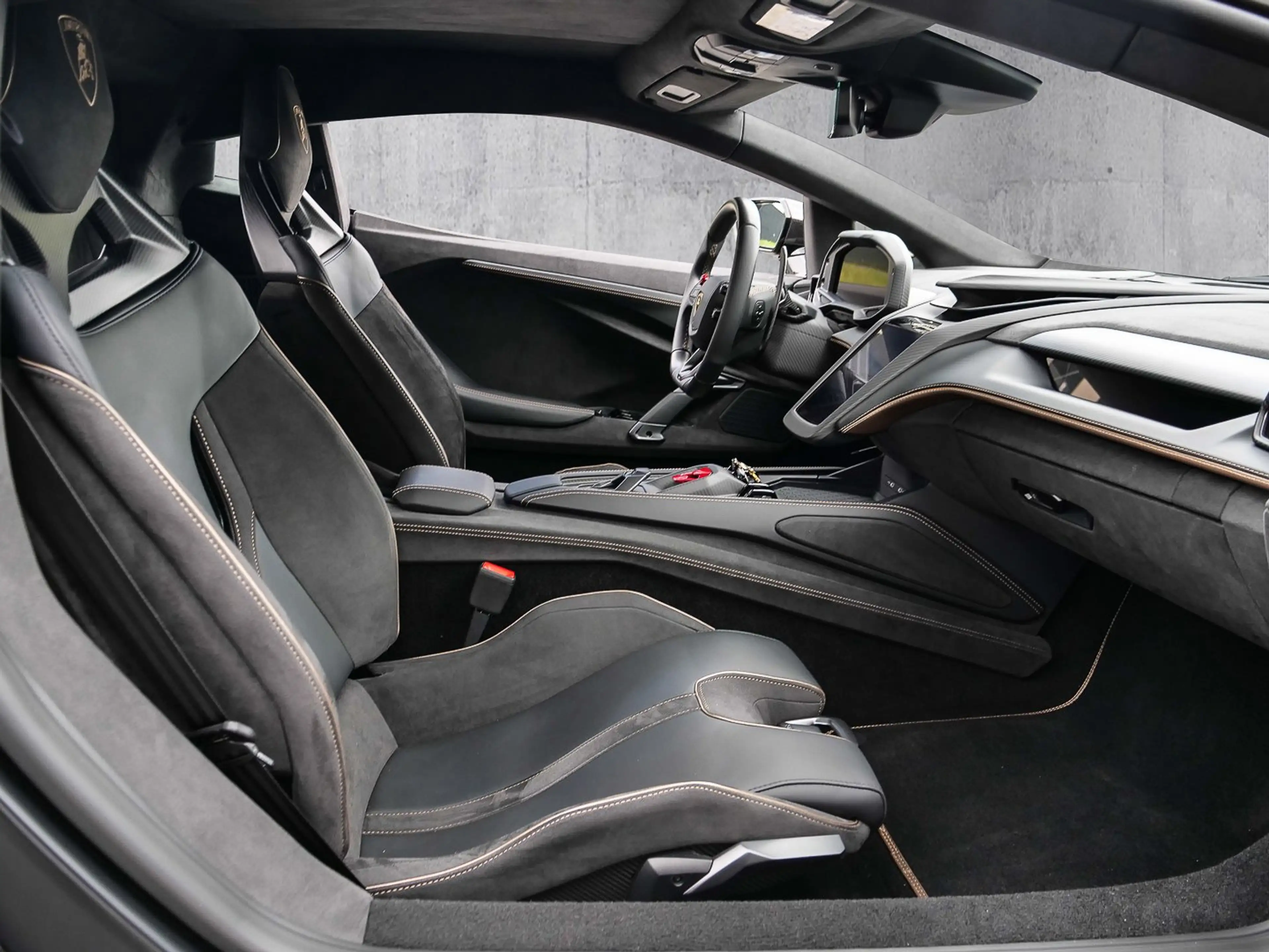 Lamborghini Revuelto Verde Turbine Lucido, XPEL, Sport Seats — photo 8