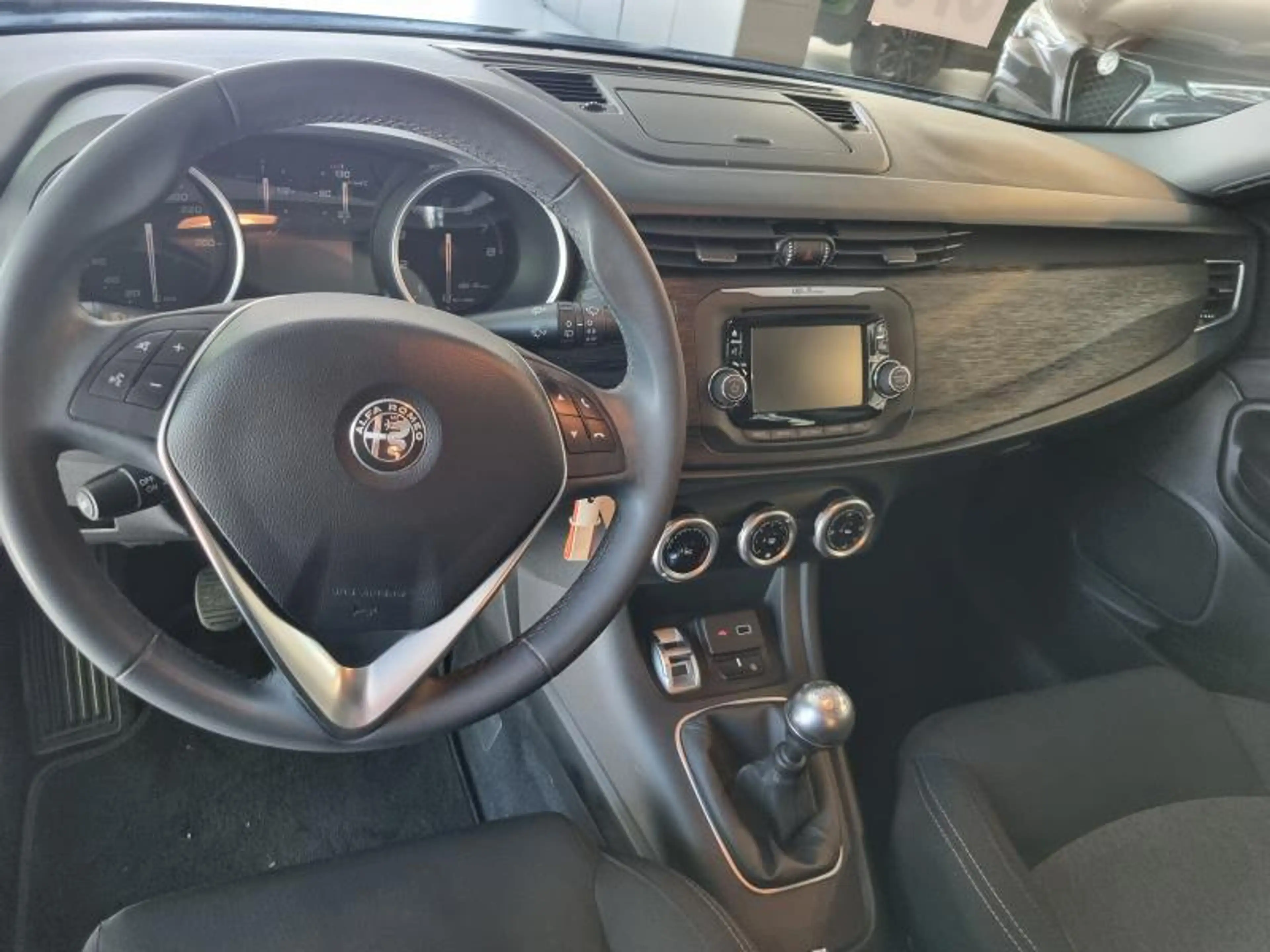 Alfa Romeo Giulietta Essence — photo 13
