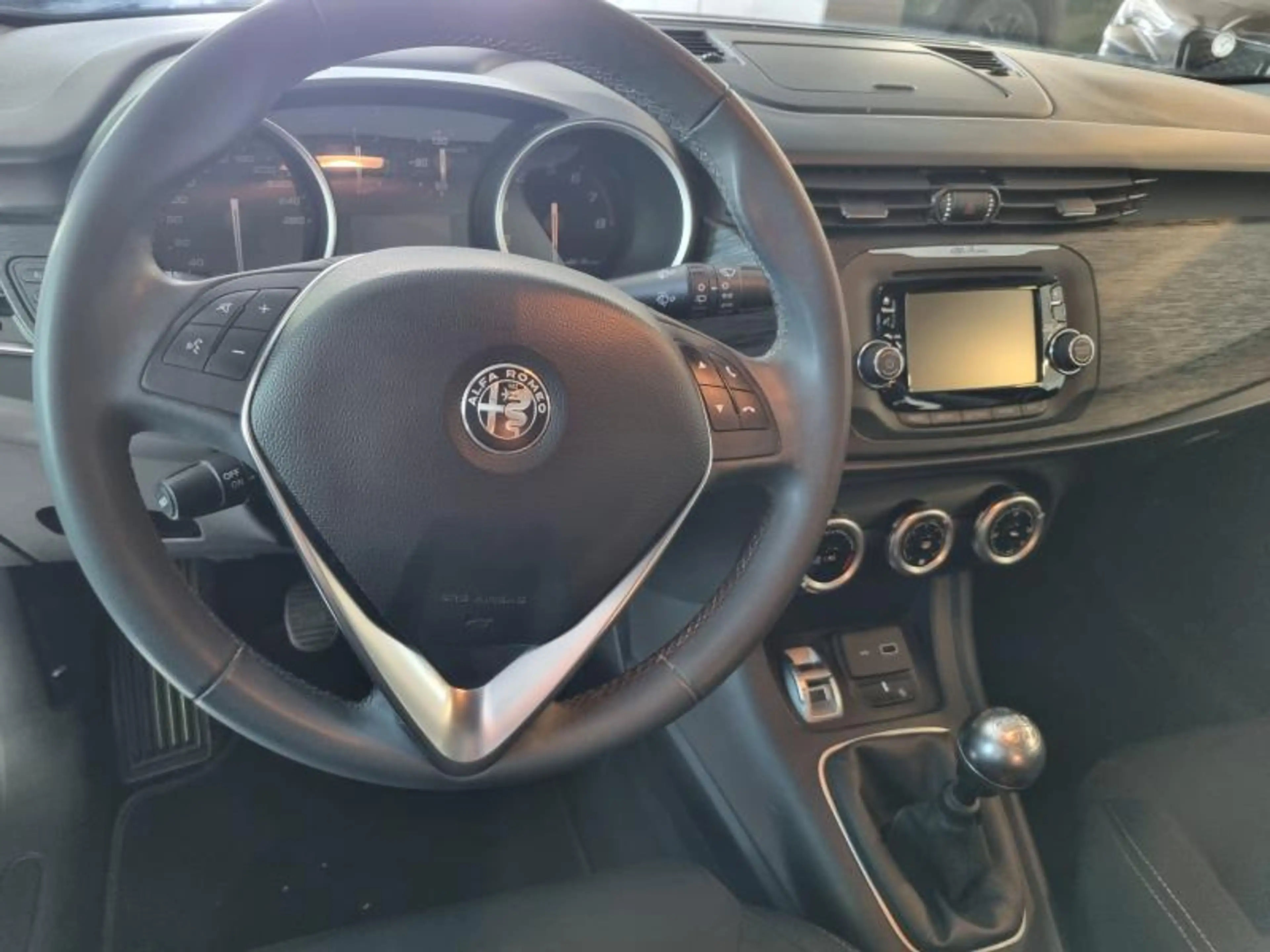 Alfa Romeo Giulietta Essence — photo 9
