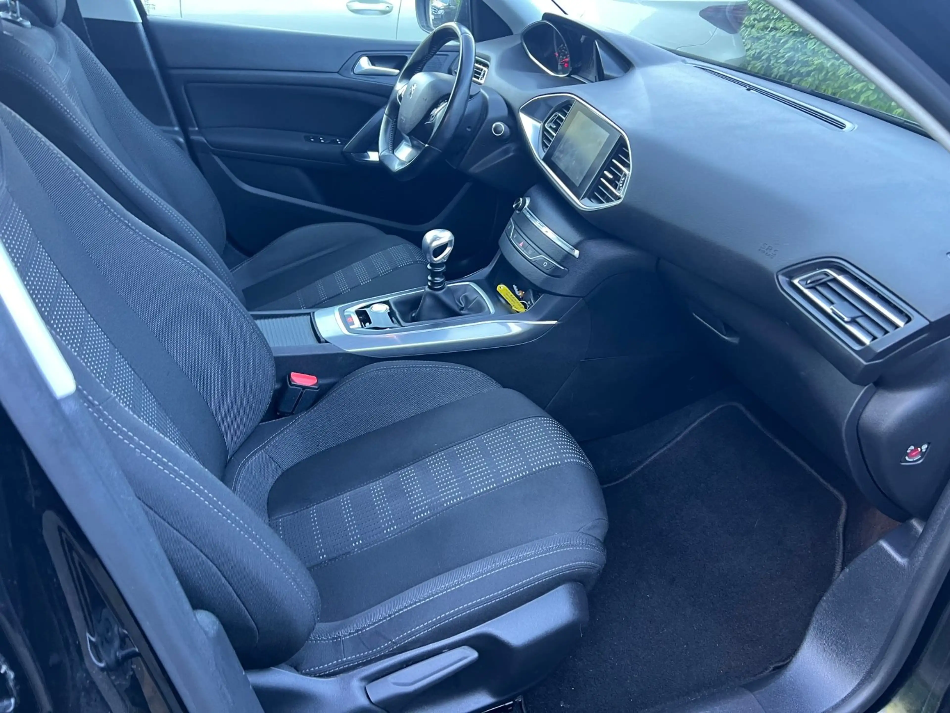 Peugeot 308 SW Allure — photo 9