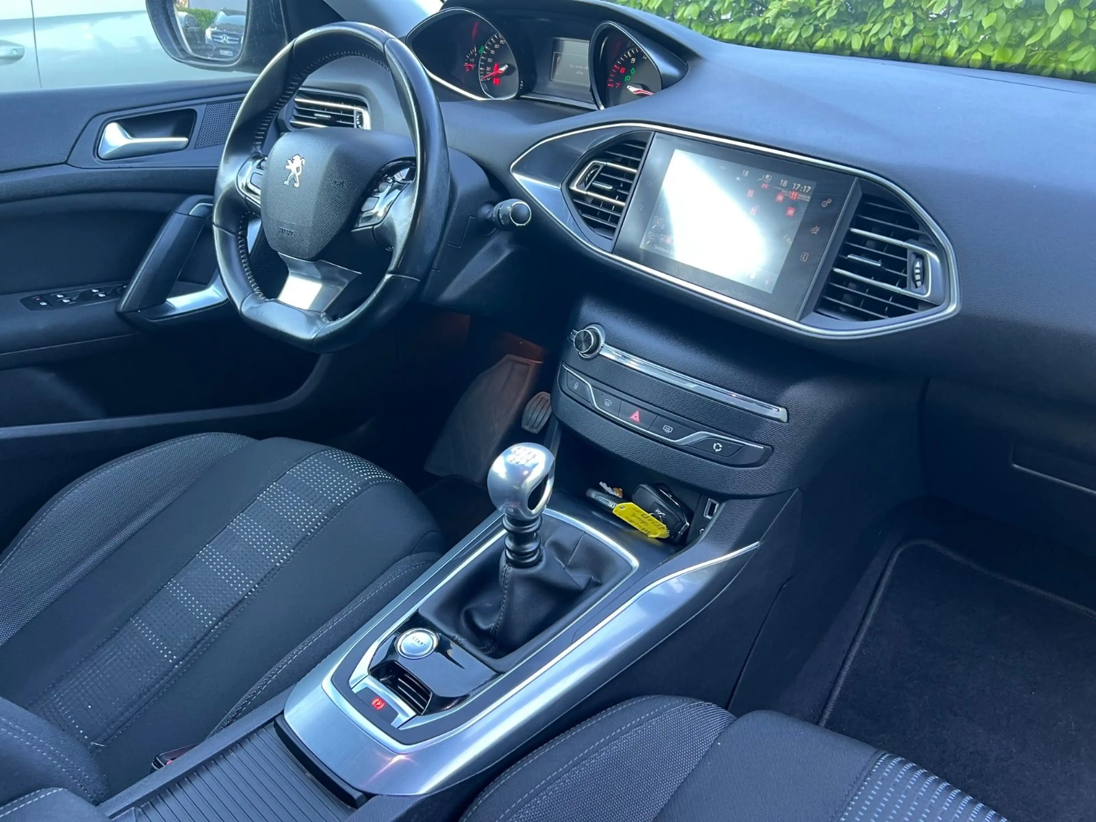 Peugeot 308 SW Allure — photo 10
