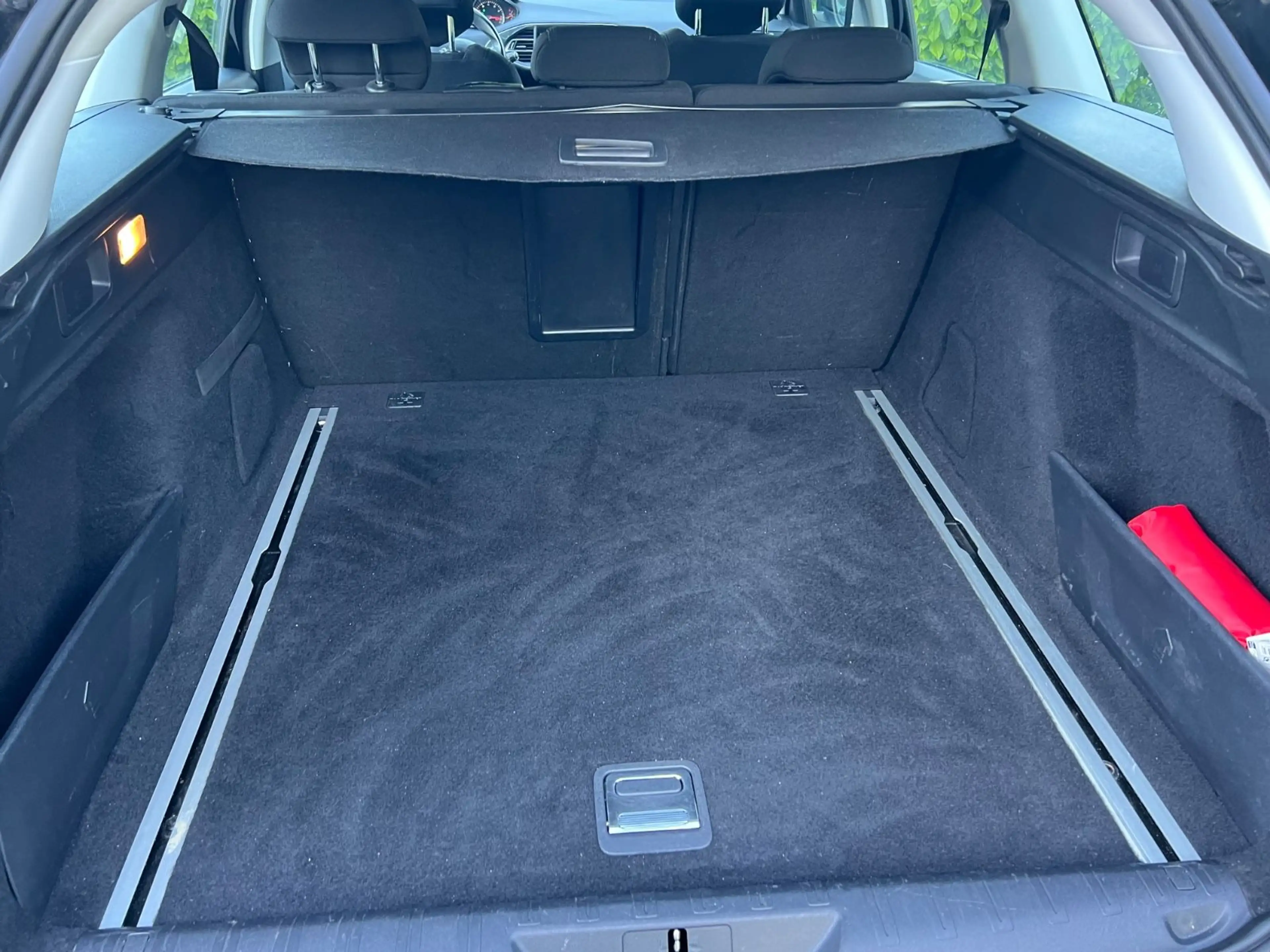Peugeot 308 SW Allure — photo 12