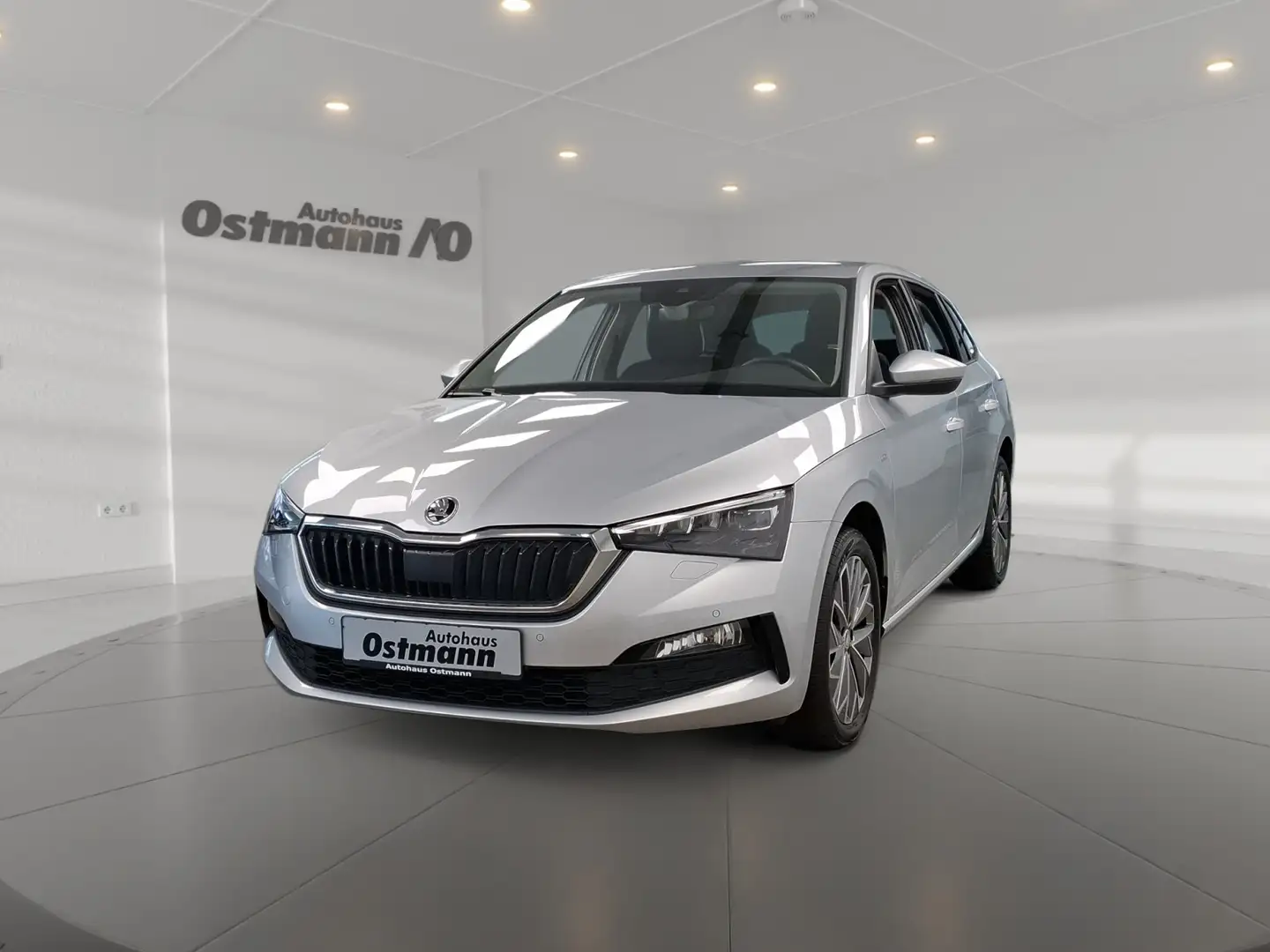 Skoda Scala 1.0 TSI Tour LED DynLi RFK KeyLess Navi Silber - 2