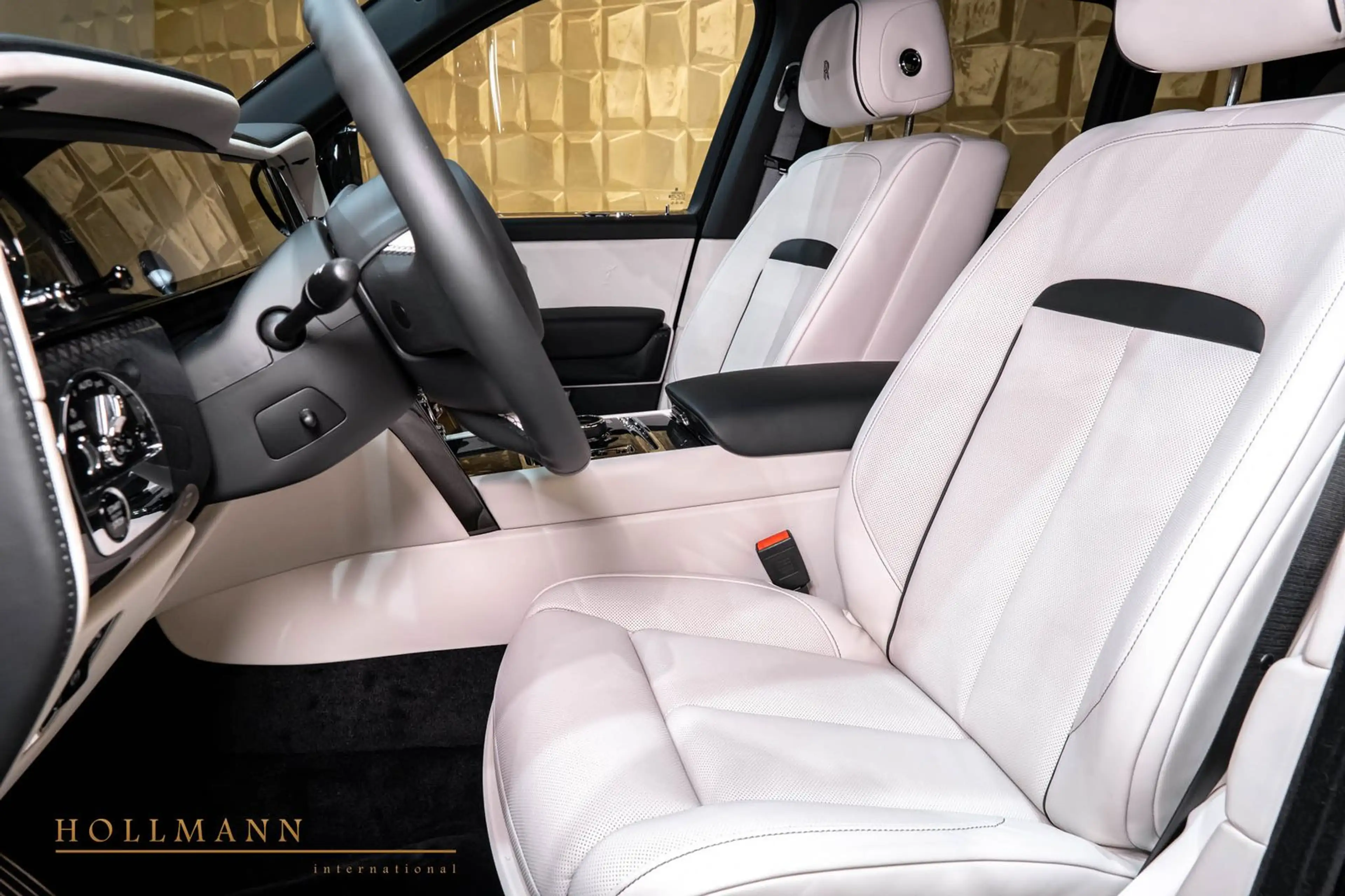 Rolls-Royce Cullinan CULLINAN SERIES II BLACK BADGE — photo 9