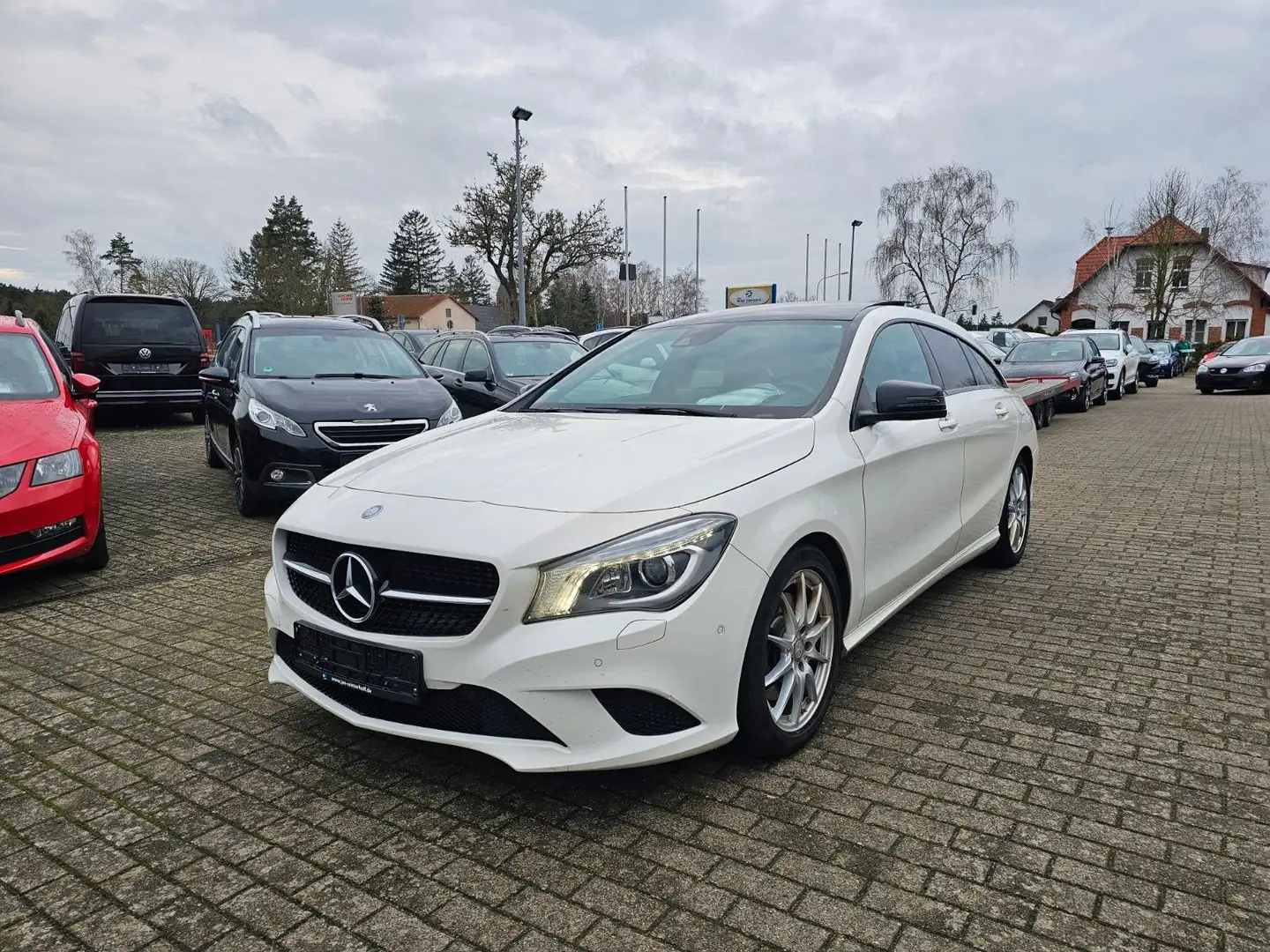 Mercedes-Benz CLA 250 Shooting Brake*Panorama*BiXenon*Kamera* Weiß - 1