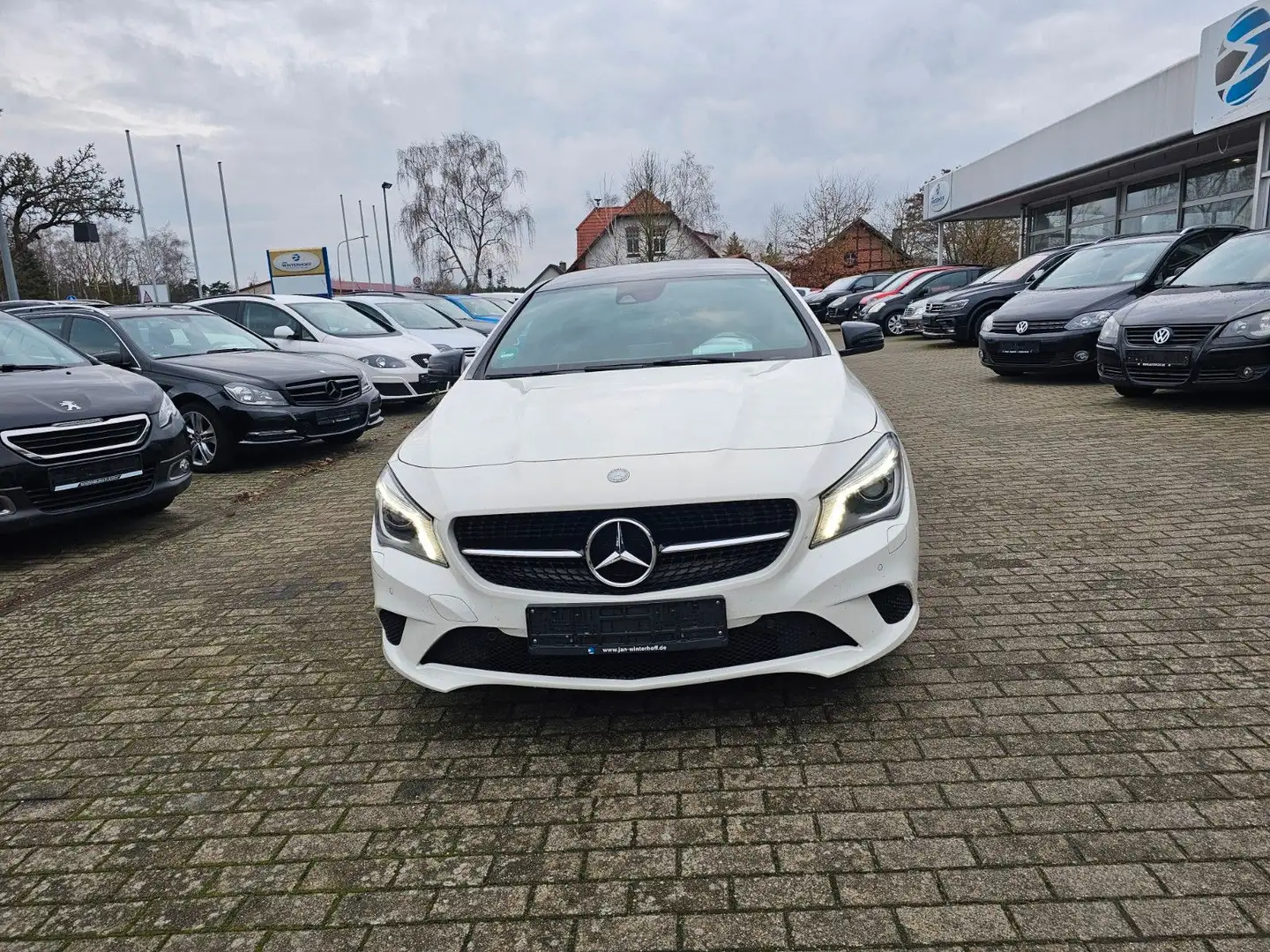 Mercedes-Benz CLA 250 Shooting Brake*Panorama*BiXenon*Kamera* Weiß - 2