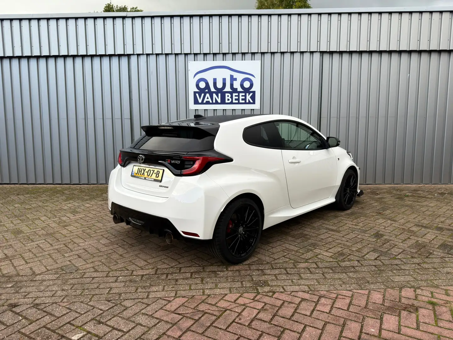 Toyota Yaris 1.6 GR Performance|Dealer onderhouden|Sperdiffernt Wit - 2