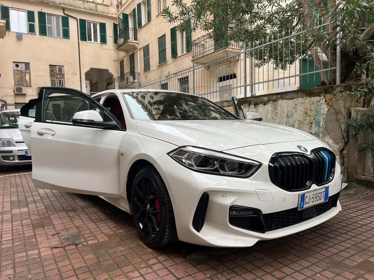 BMW 120 Serie+1+F40+120d+Msport+auto Bianco - 1