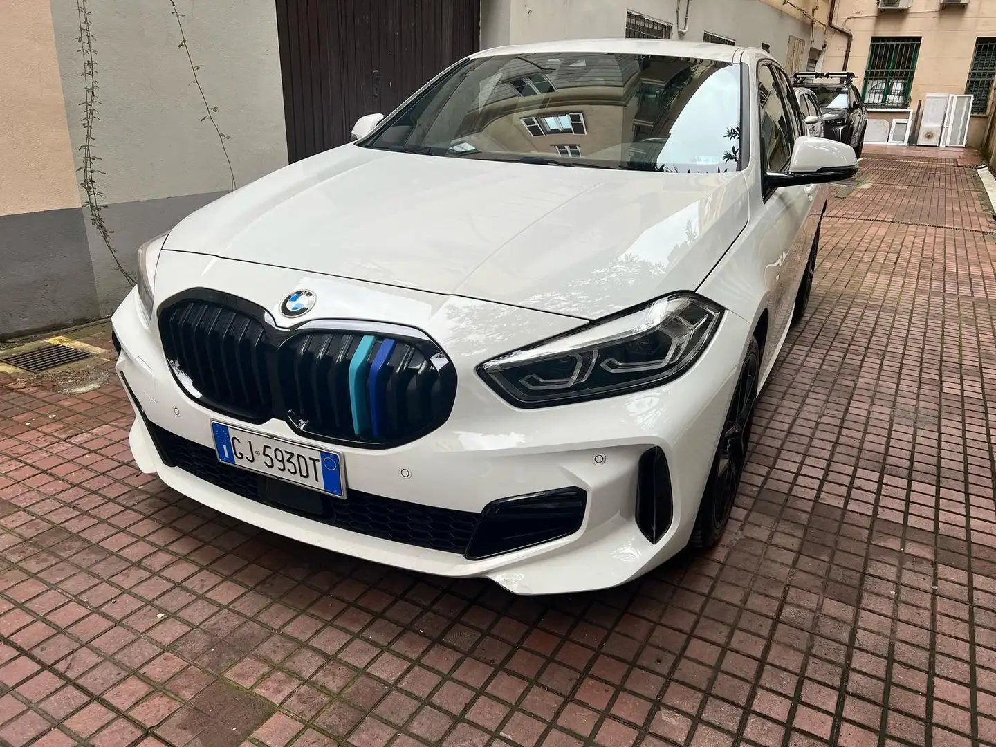 BMW 120 Serie+1+F40+120d+Msport+auto Bianco - 2