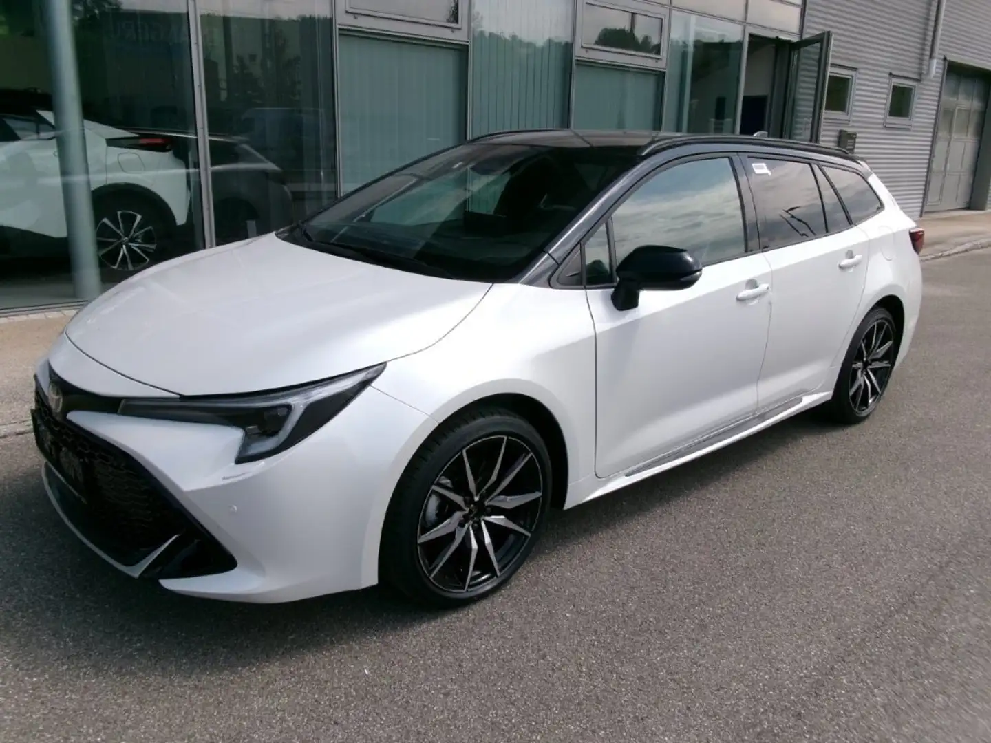Toyota Corolla Corolla 2,0 Touring Sports Hybrid GR-Sport CON+ Weiß - 1