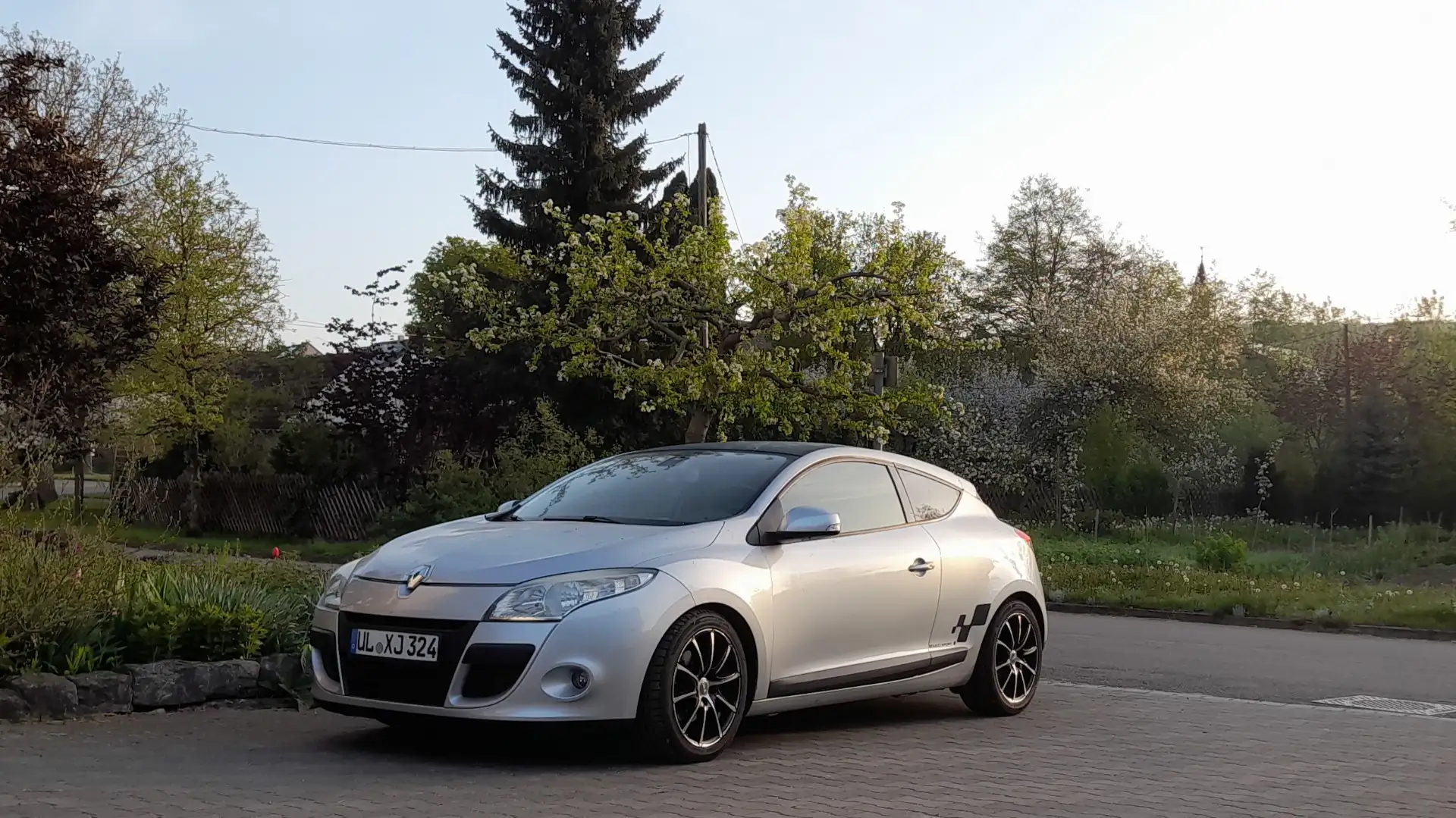 Renault Megane TCe 180 Coupe Dynamique - 1