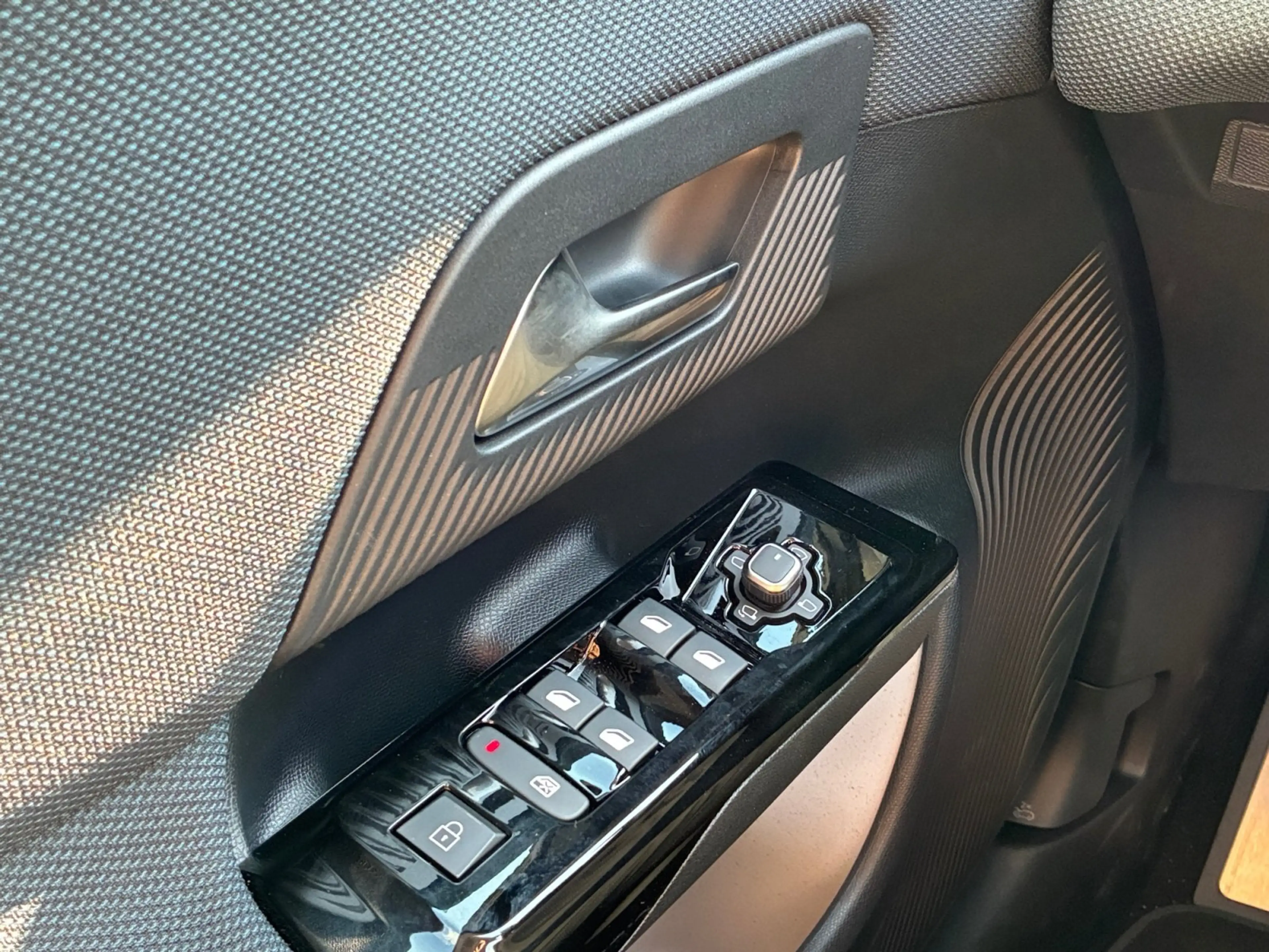 Citroen C5 Aircross 1.2 145 MAX AHK LED Navi SHZ 2xKlima — photo 12