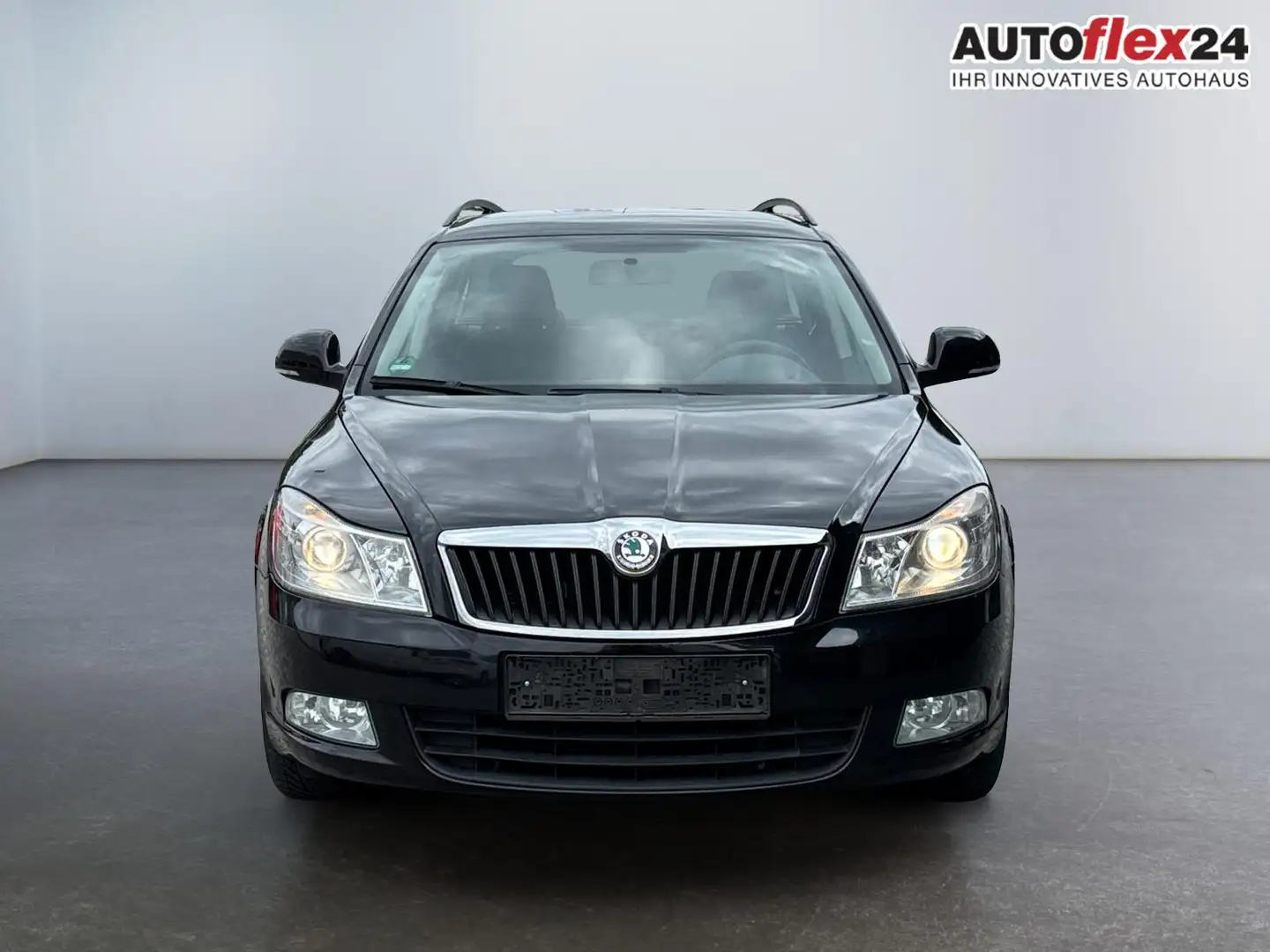Skoda Octavia Combi 1.4 TSI Ambiente Klima PDC AHK 8-fach 90 ... Schwarz - 2