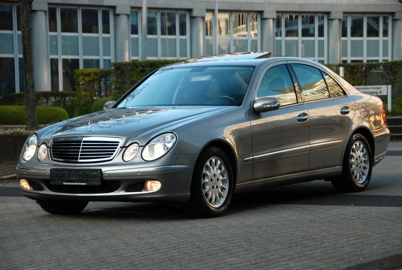 Mercedes-Benz E 240