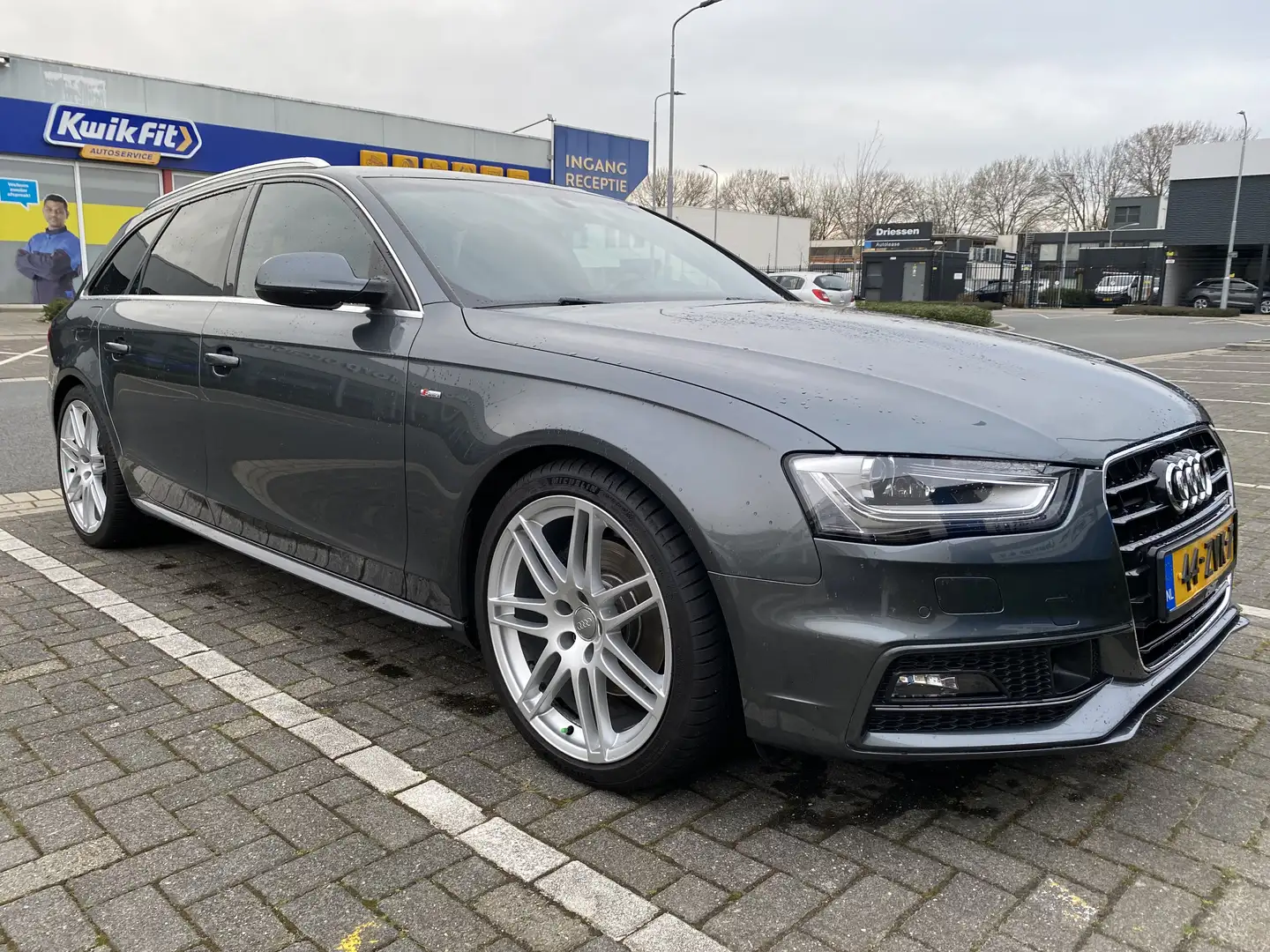 Audi A4 2.0 TFSI S Edition Grijs - 2