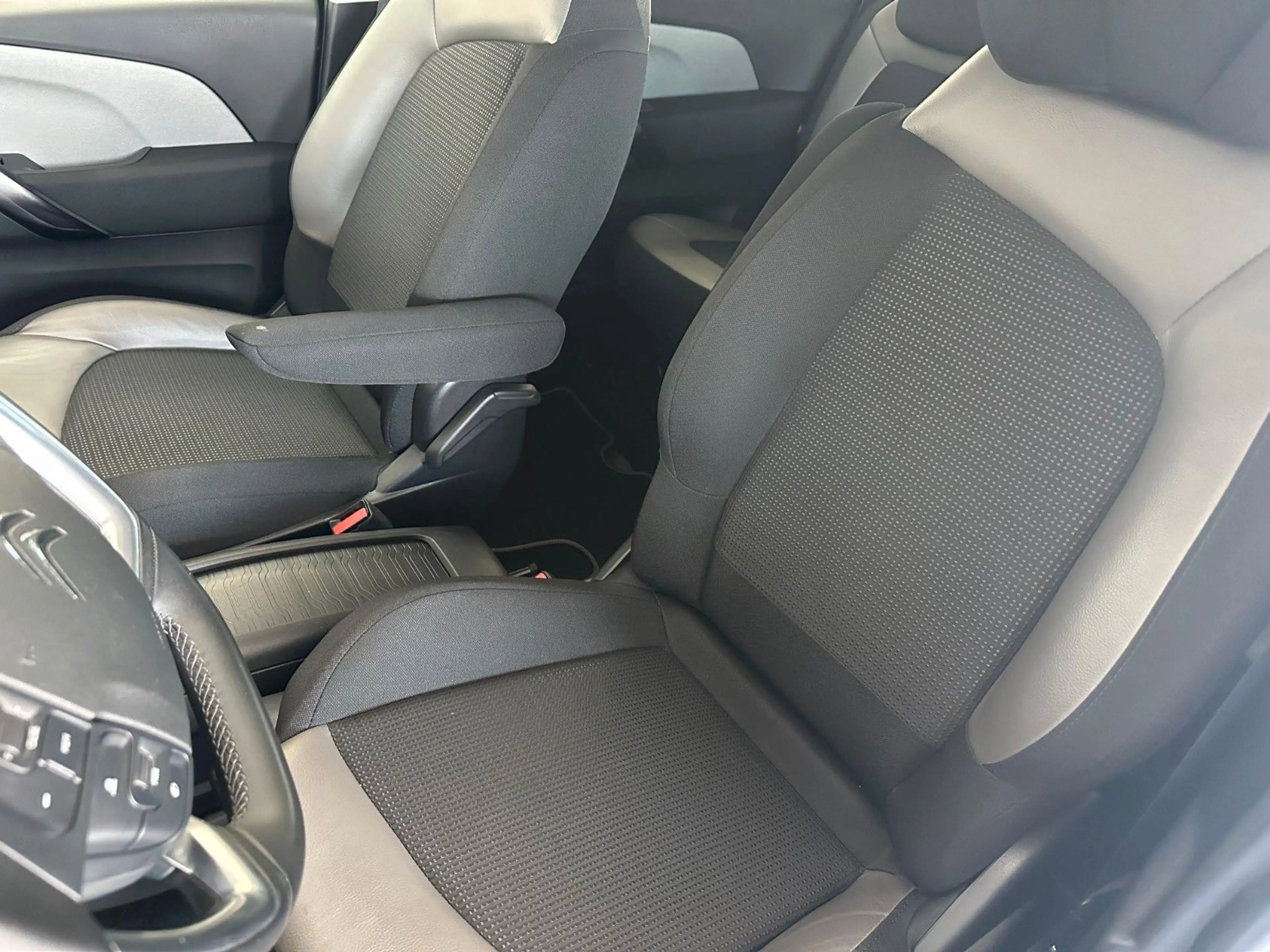 Citroen Grand C4 Picasso Grand C4 Shine Plus*360°*ACC*SHZ*7-Sitzer*LKA* — photo 10