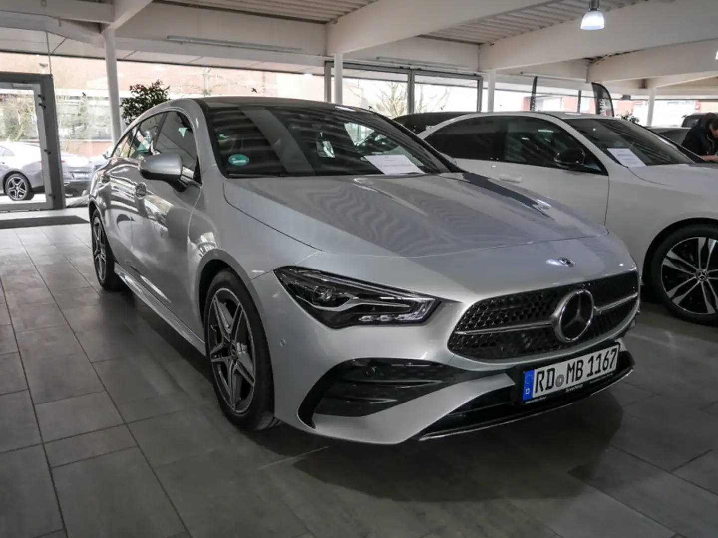 Mercedes-Benz CLA 200 SB AMG Distr Pano Kamera elHeckk Keyless Silber - 2