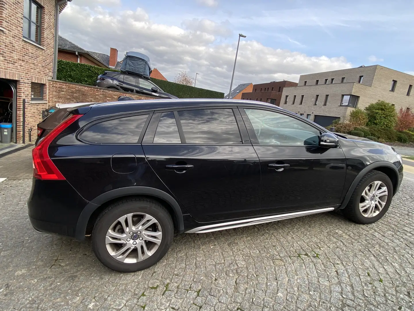 Volvo V60 Cross Country V60 Cross Country 2.0 D3 Plus Zwart - 1