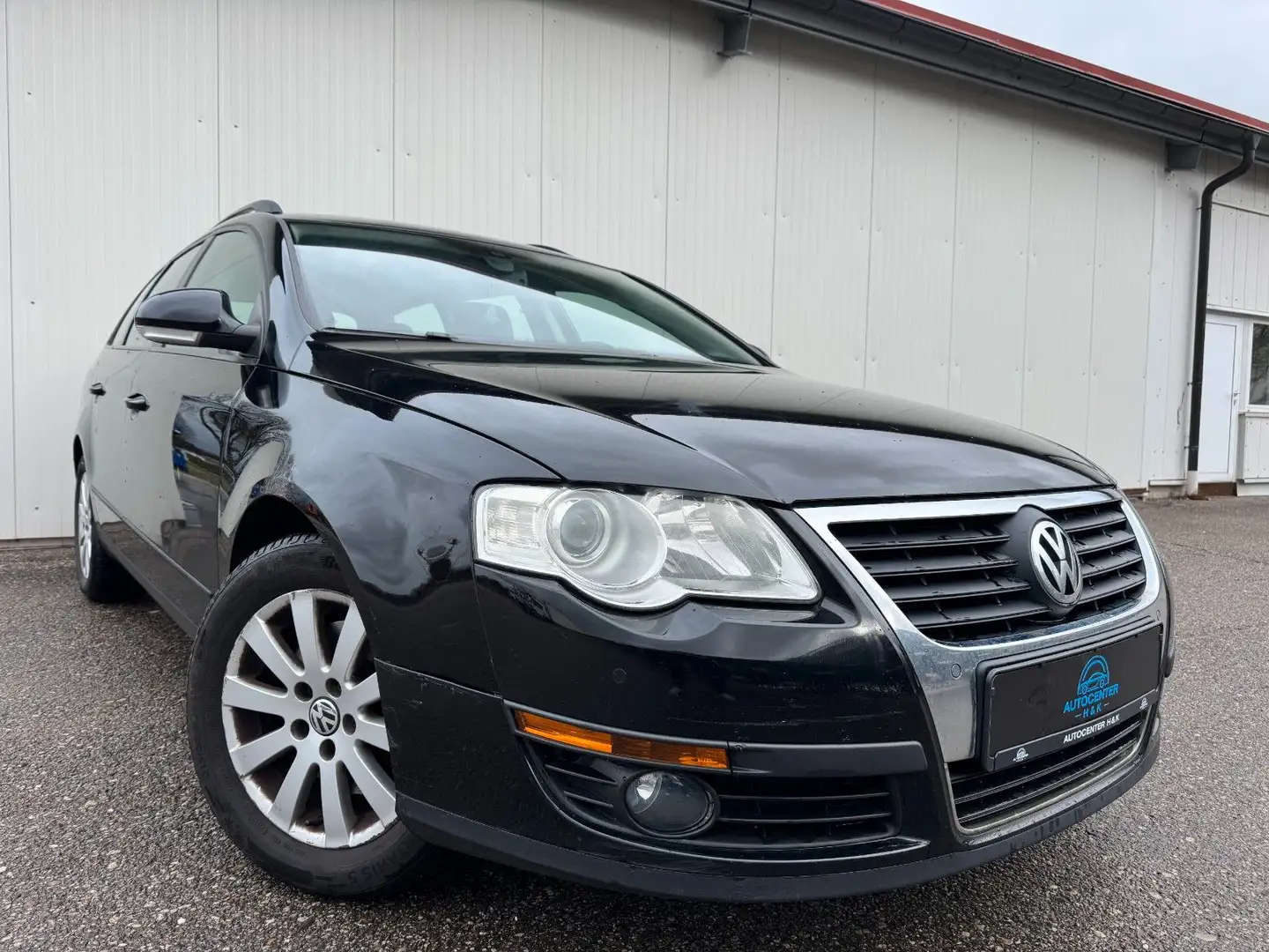 Volkswagen Passat Variant 2.0 TDI Trendline *NAVI*KLIM*SHZ* Zwart - 1