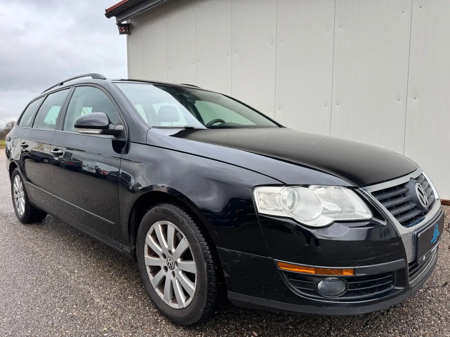 Volkswagen Passat Variant 2.0 TDI Trendline *NAVI*KLIM*SHZ* Zwart - 2