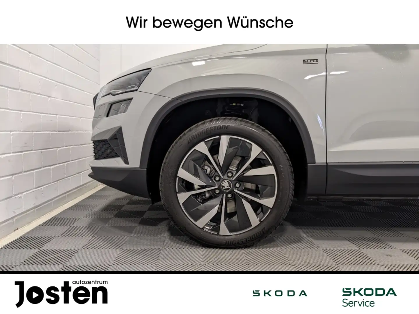 Skoda Karoq Tour 1.5TSI Fahrass+ Pano AHK Komfort Infotain Grijs - 2