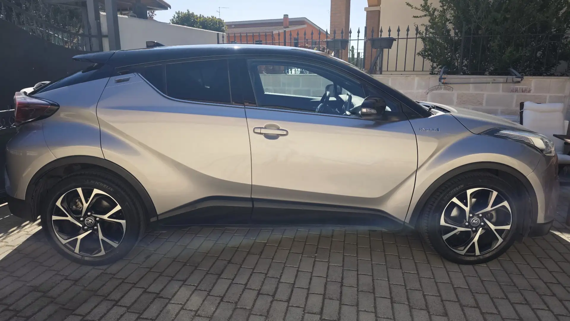 Toyota C-HR 1.8h Dynamic 2wd e-cvt - 1