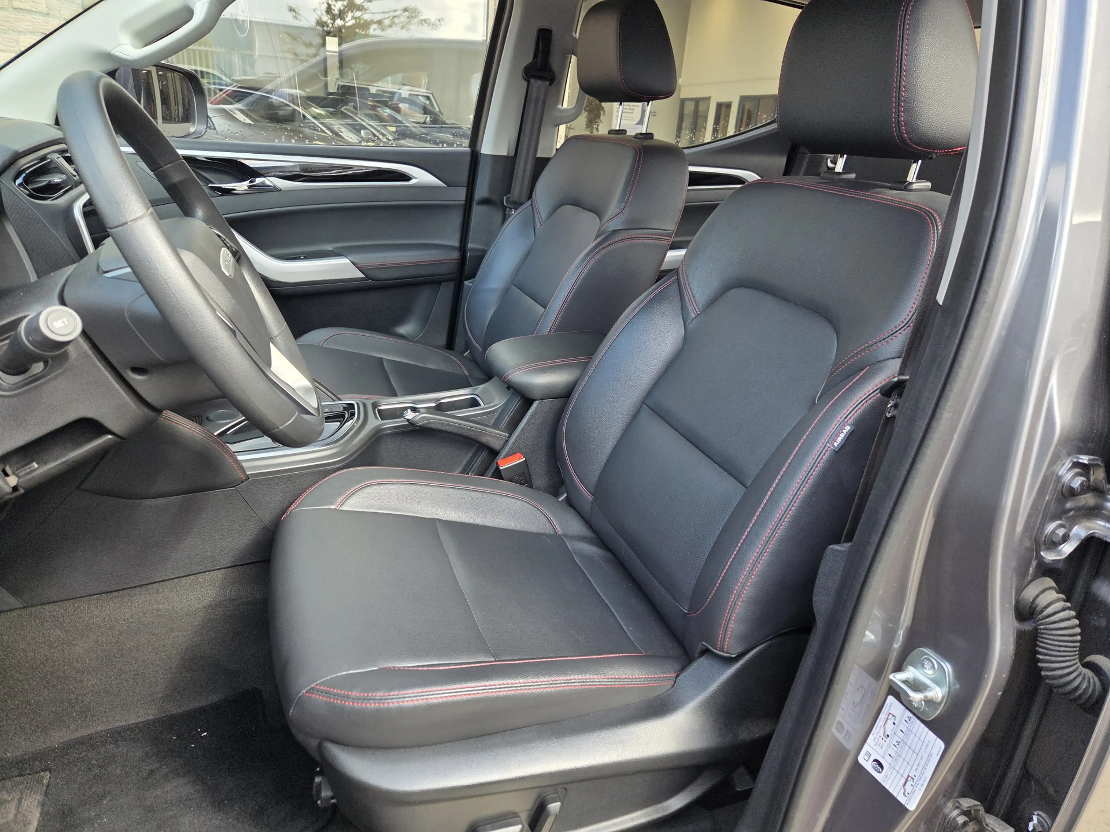 Maxus T90 EV 89 kWh Dubbel Cabine Zwart leer ECC Airco Verw — photo 10