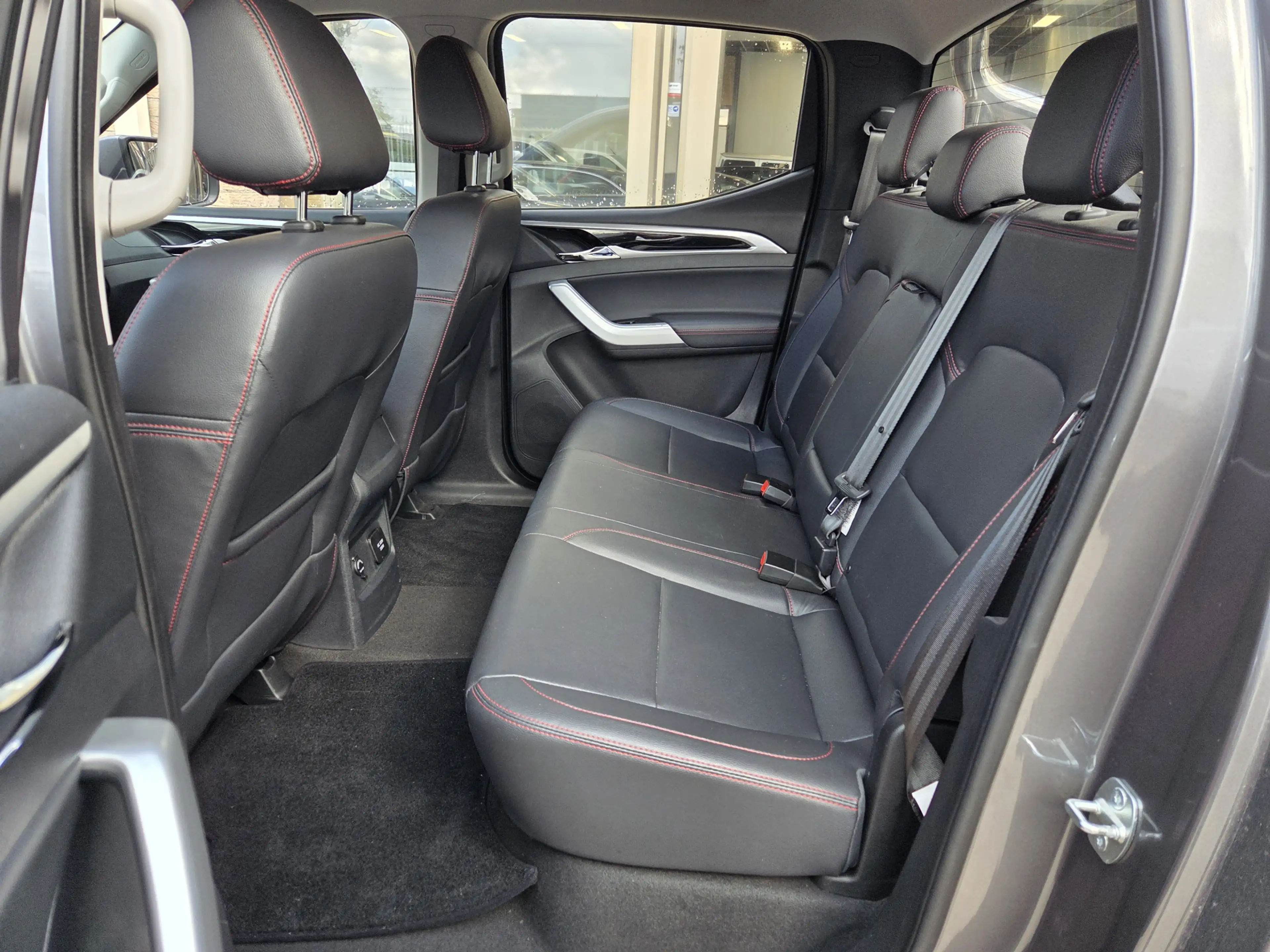 Maxus T90 EV 89 kWh Dubbel Cabine Zwart leer ECC Airco Verw — photo 12