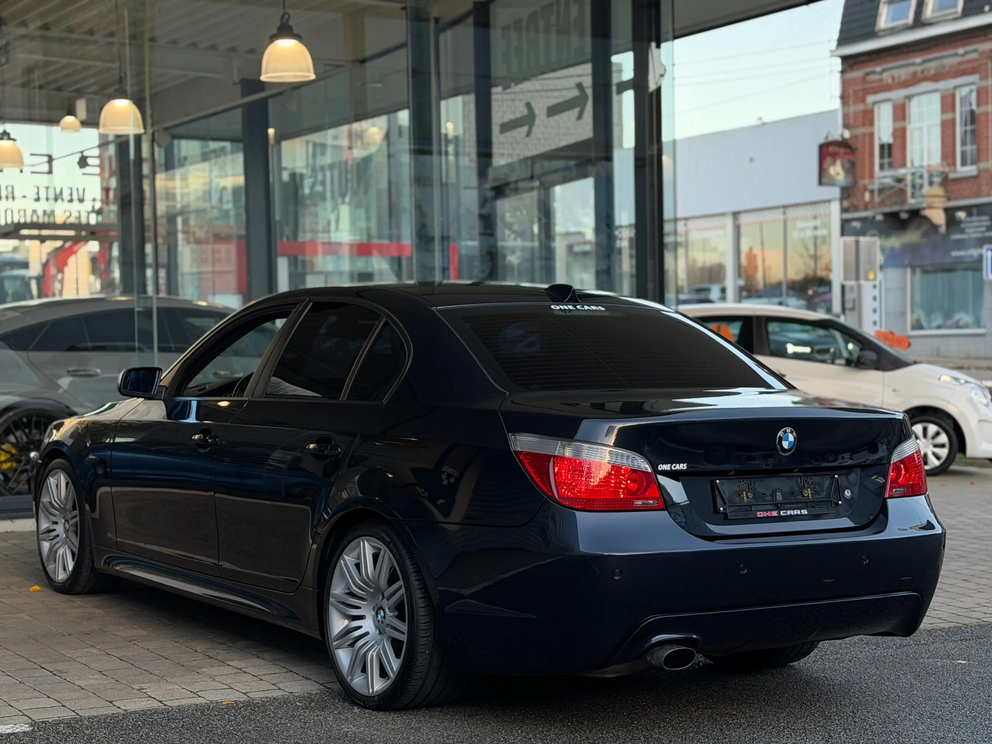 BMW 520 d "PACK M" GPS-CUIR ELEC-CLIM-PDC-JA19P-GAR 12MOIS — photo 4