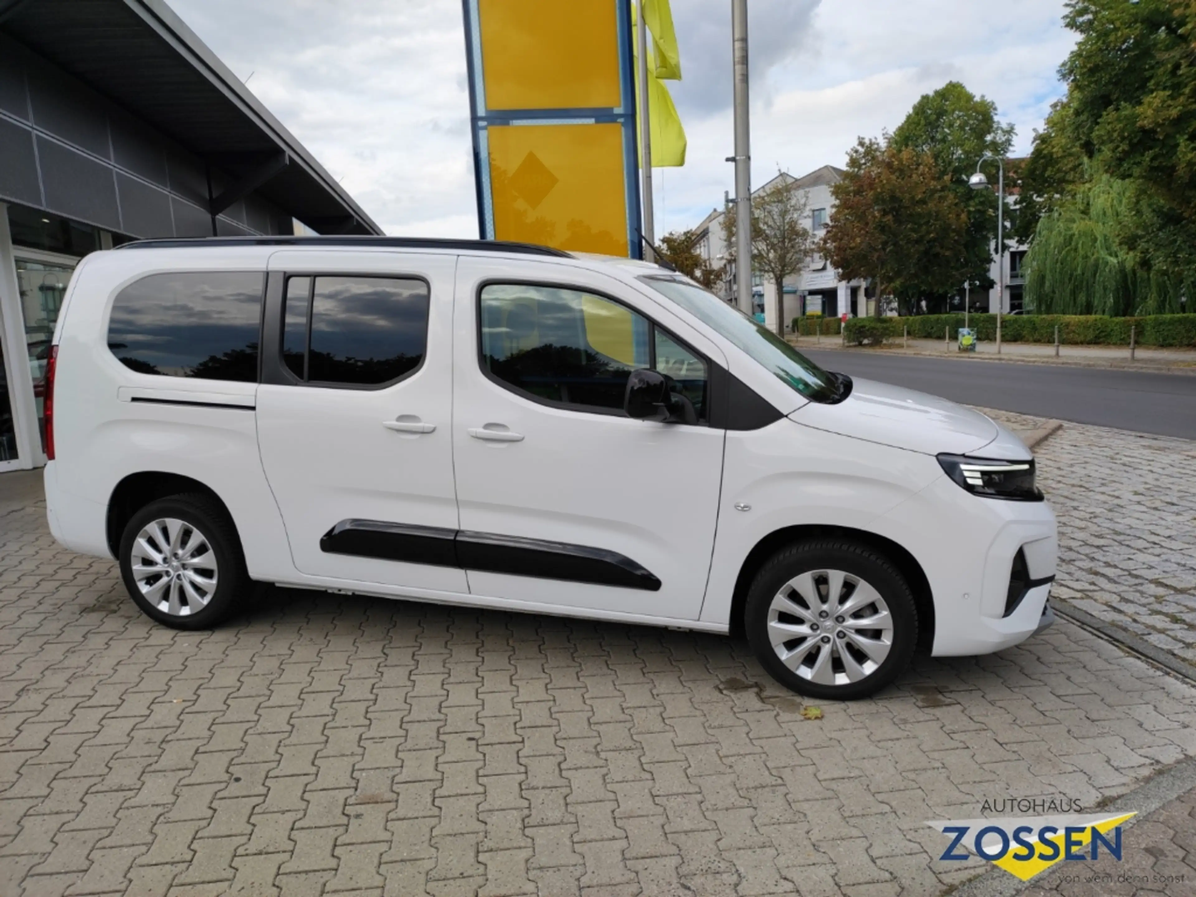 Opel Combo Life GS XL+Matrix+Allwetterr.+7 Sitzer+Navi+Appel Car P — photo 4