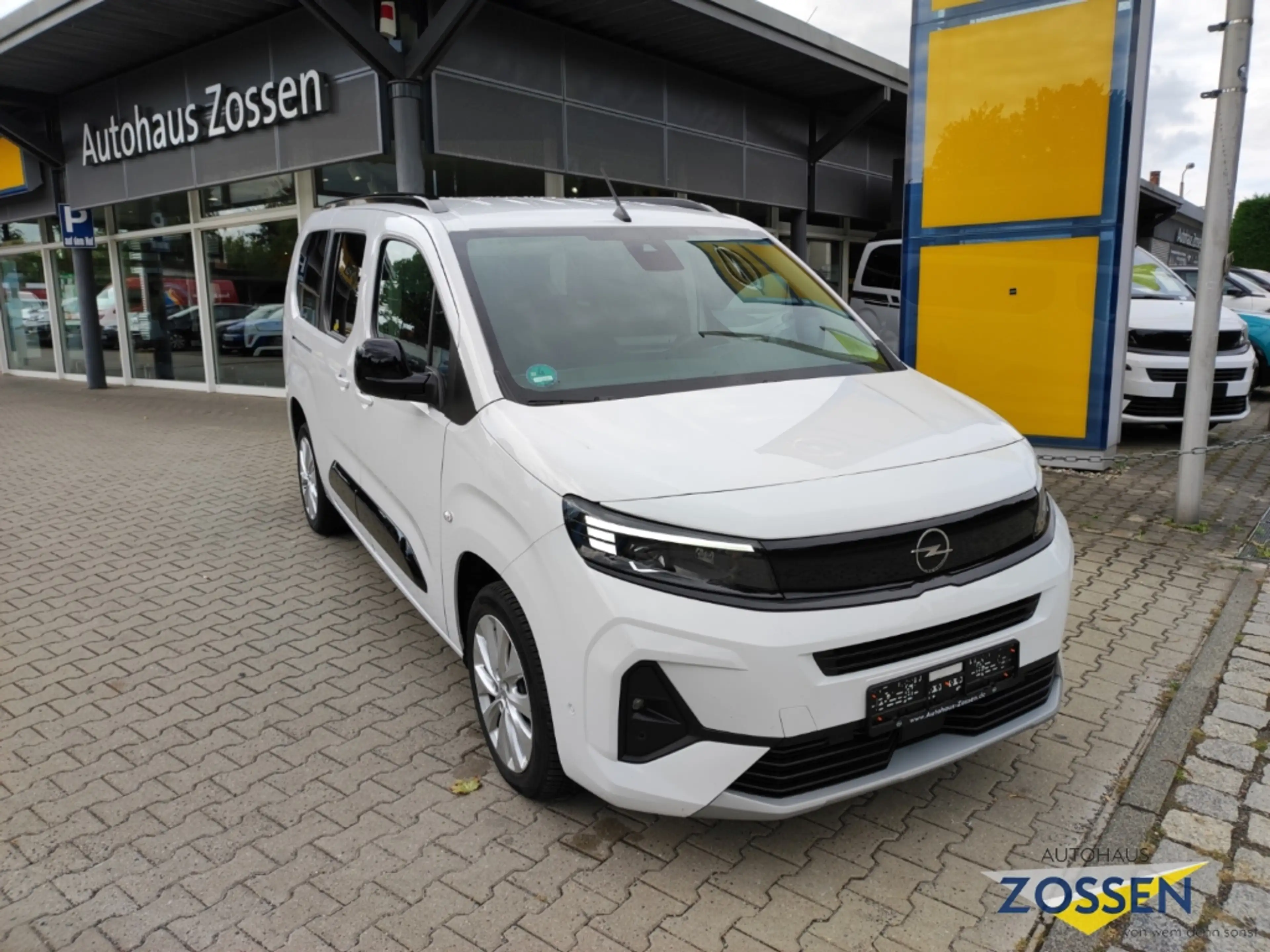 Opel Combo Life GS XL+Matrix+Allwetterr.+7 Sitzer+Navi+Appel Car P — photo 3