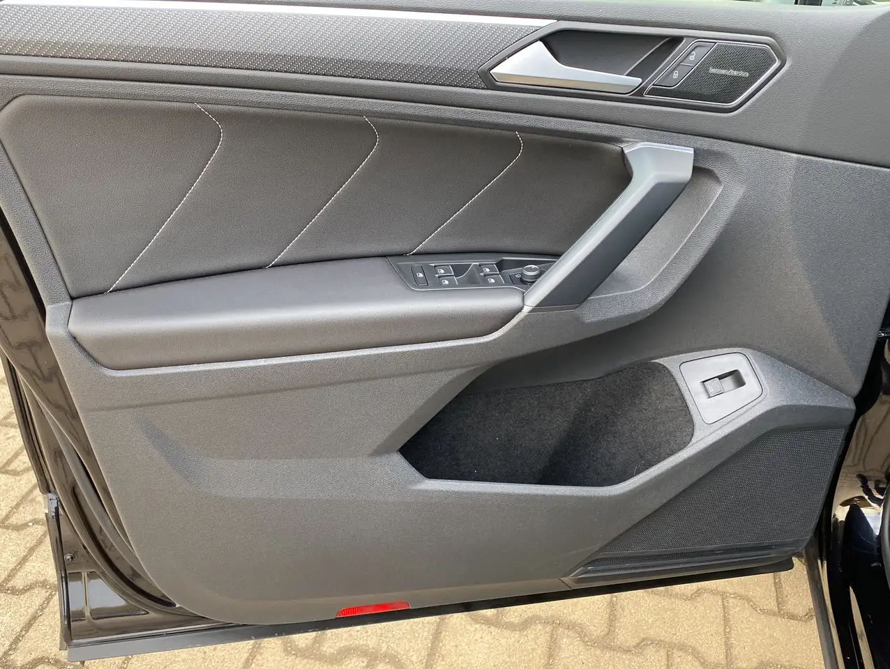 Volkswagen Tiguan 1.5 TSI DSG R-Line*NaviPro*Harman Kardon 10