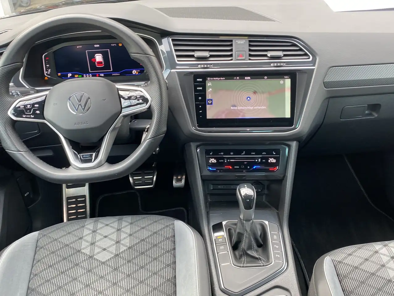 Volkswagen Tiguan 1.5 TSI DSG R-Line*NaviPro*Harman Kardon 3