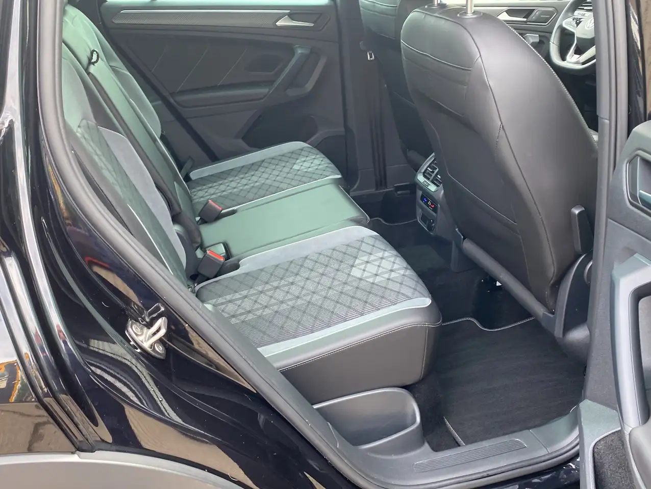 Volkswagen Tiguan 1.5 TSI DSG R-Line*NaviPro*Harman Kardon 14