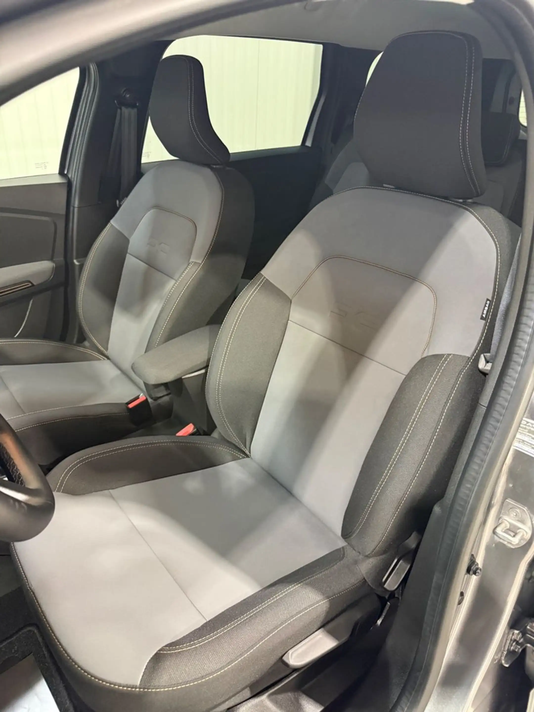 Dacia Jogger TCe 110 Extreme, Kamera, Keyless, wenigKM — photo 10