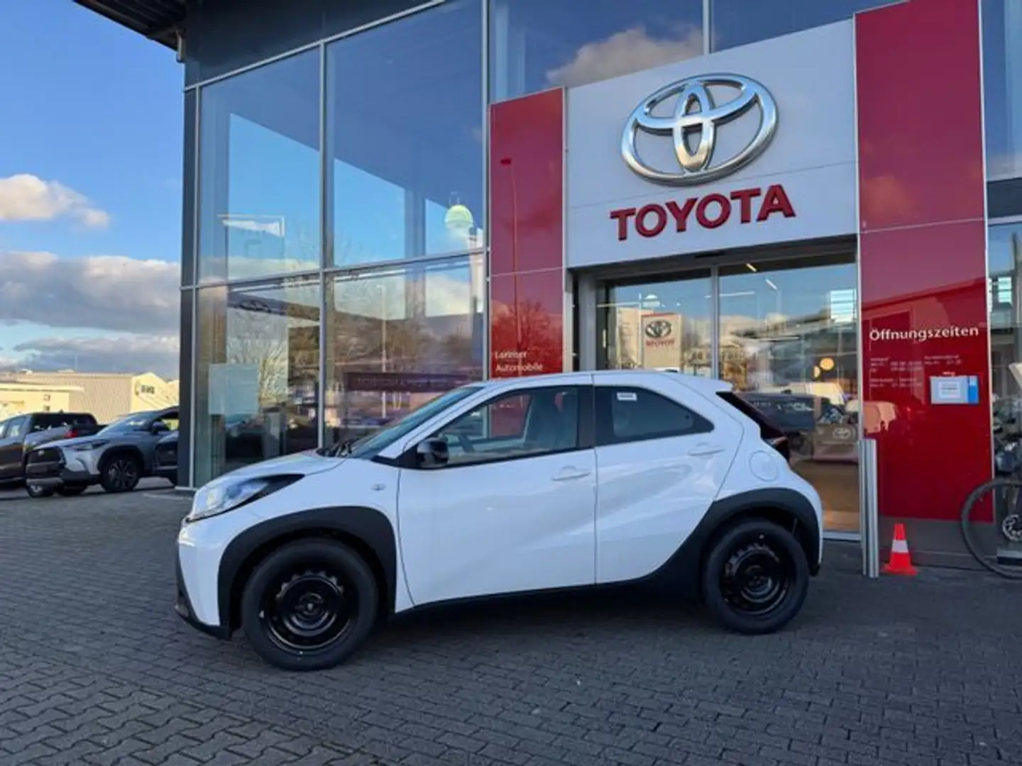 Toyota AYGO X 1.0 l Business Edition 5 M/T Weiß - 2