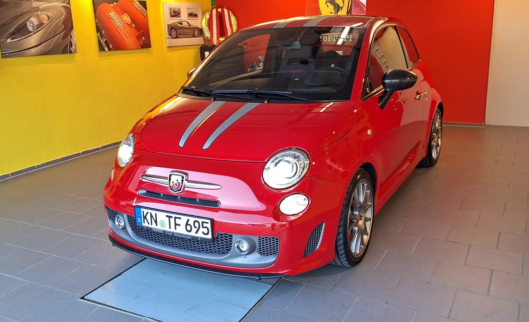 Abarth 695 Tributo Ferrari - Full Set - Nr. 1019 Traumzustand Rouge - 1