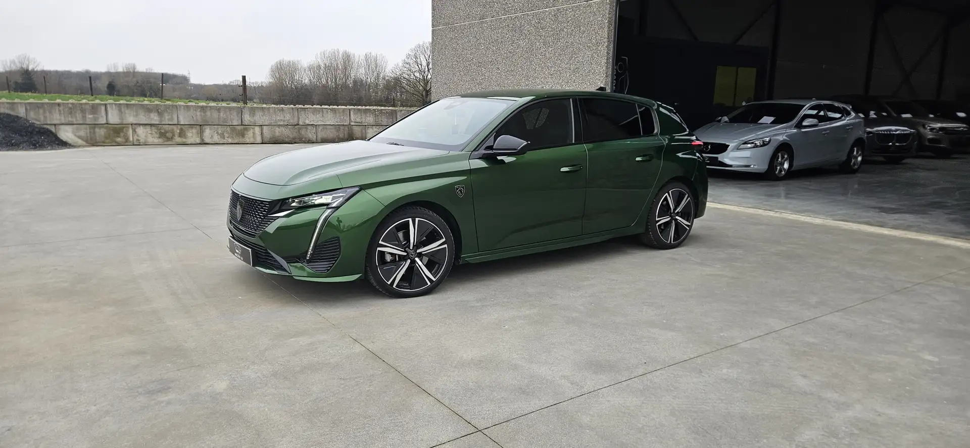 Peugeot 308 308 1.5 BlueHDi GT S*LEDER*CAM360*NAVI*FOCAL SOUND Vert - 1