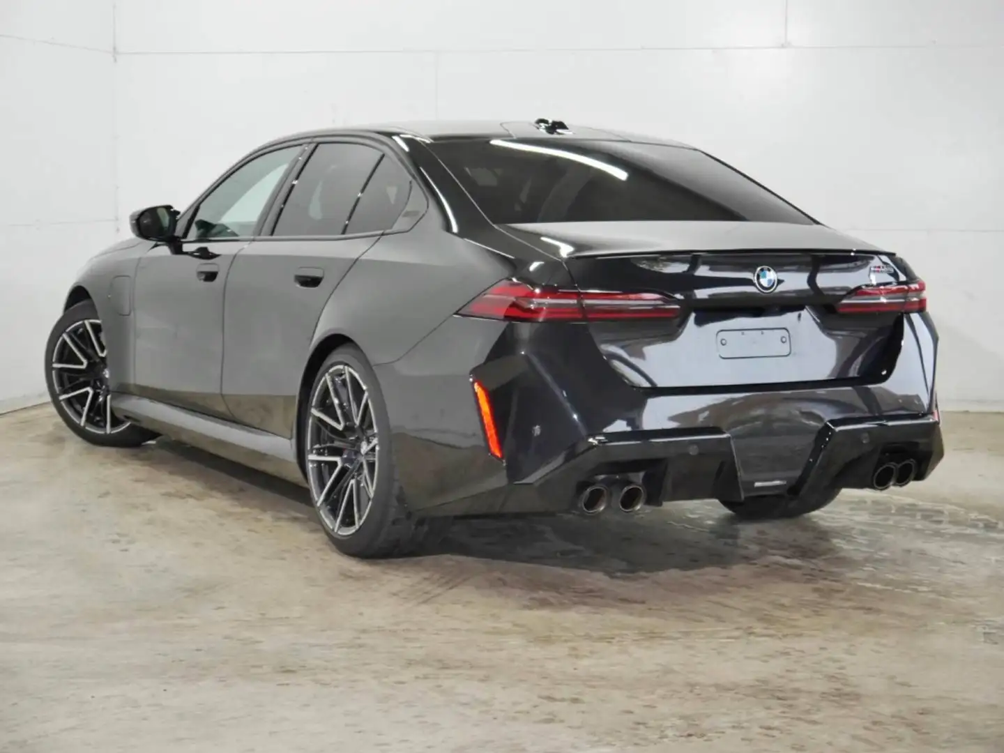 BMW M5 Limo 20''/21'' MF-Sitze belüftet B&W Pano 4xSHZ DA Schwarz - 2