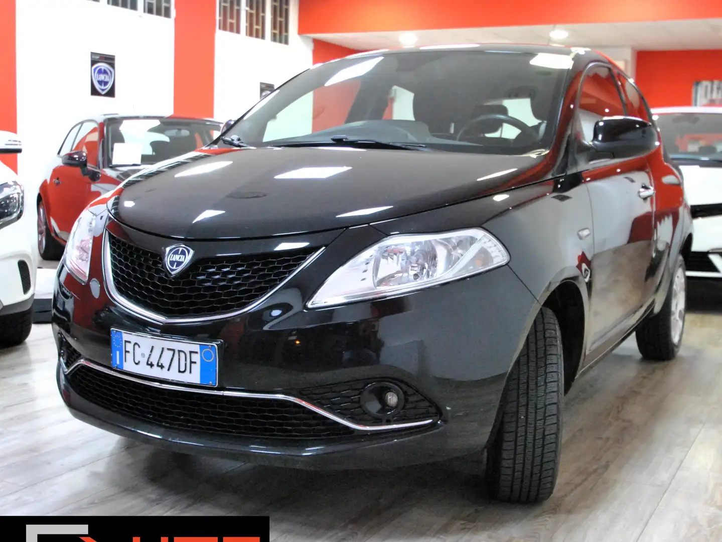 Lancia Ypsilon Ypsilon III 2015 0.9  Gold ecochic metano 80cv Nero - 2