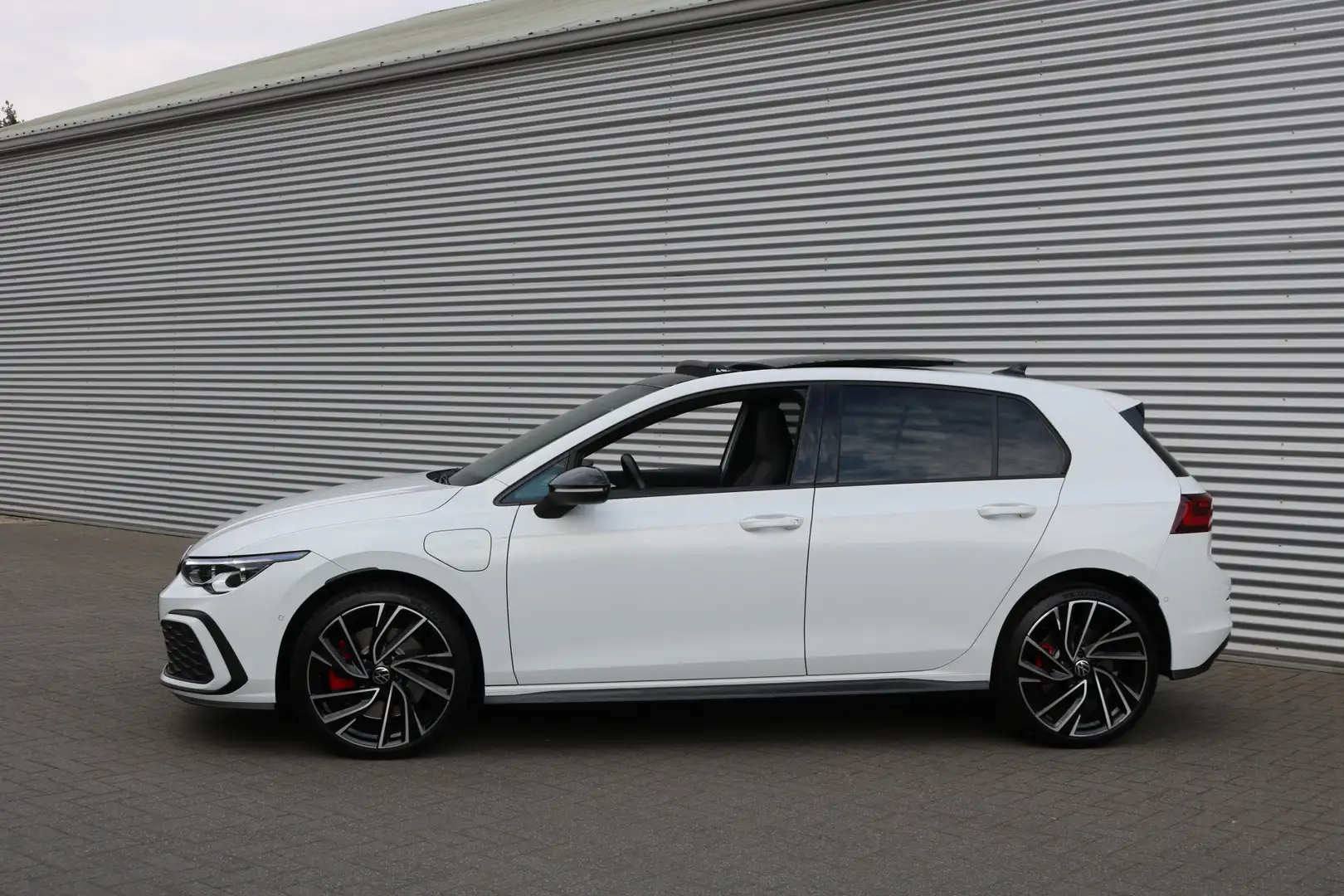Volkswagen Golf GTE 1.4 eHybrid 245PK (Panoramadak Sportinterieur Carp Wit - 1