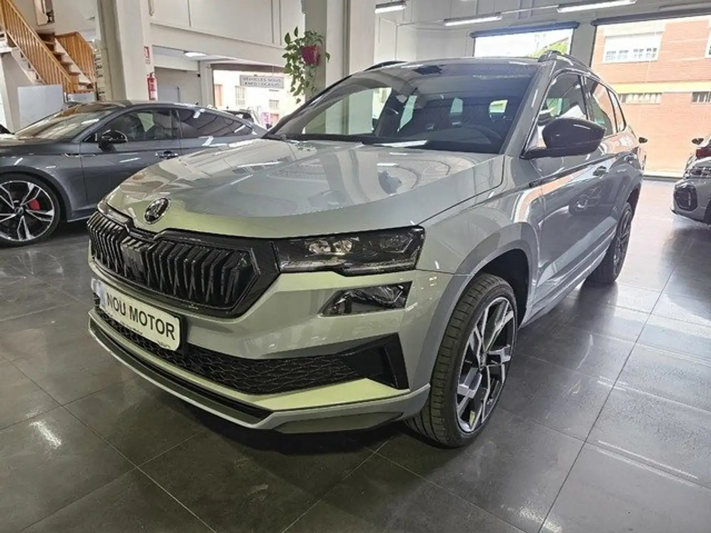 Skoda Karoq 1.5 TSI Sportline ACT DSG 110KW Gris - 1