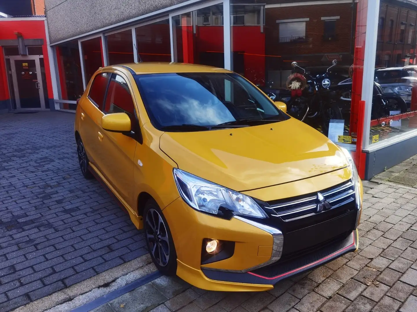 Mitsubishi Space Star AUTOMATIQUE...1ERPROP...27900KM...GARANTIE... Geel - 2