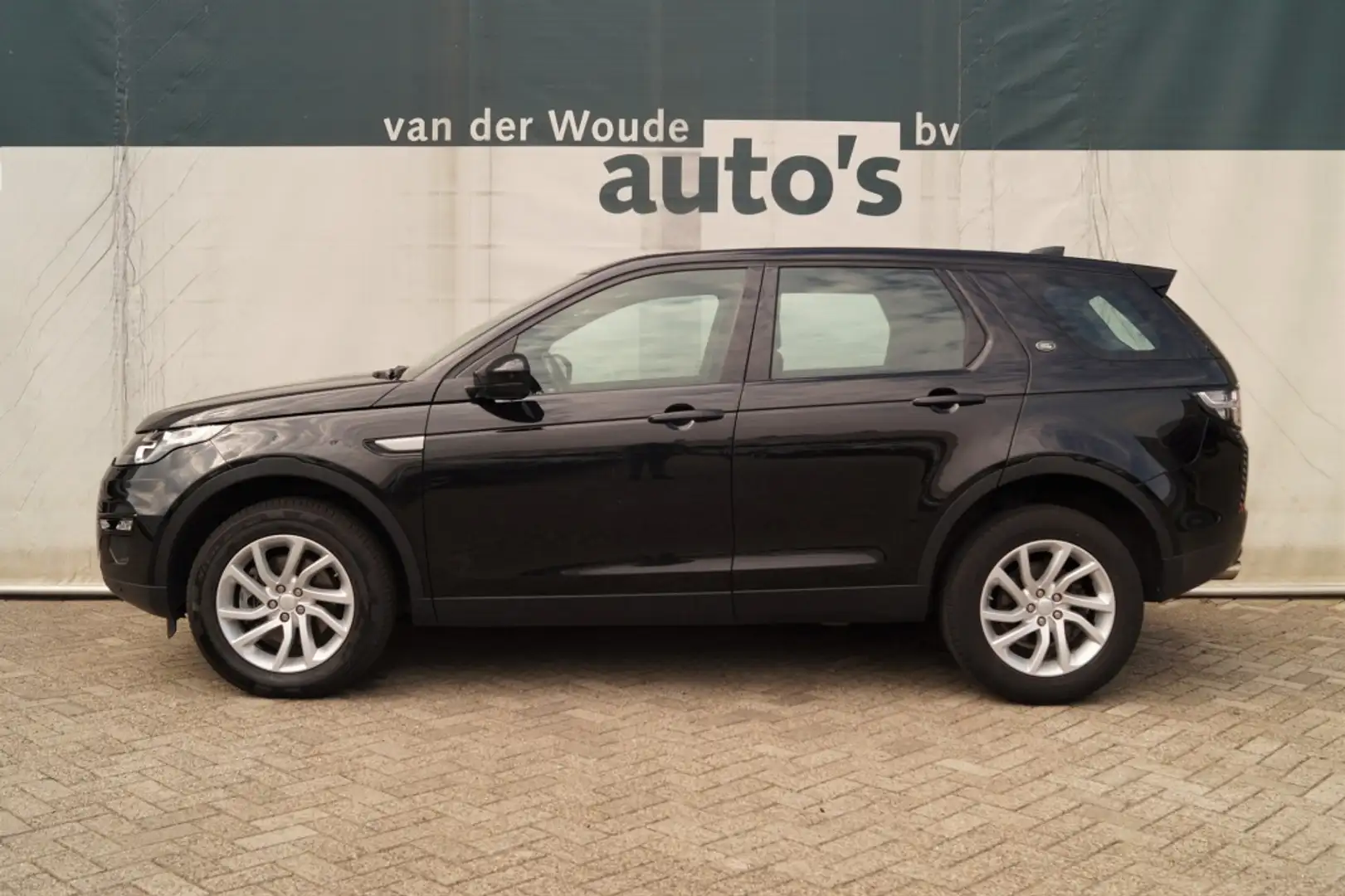 Land Rover Discovery Sport 2.0 TD4 150pk Automaat Urban Series Pure -NAVI-ECC Zwart - 1